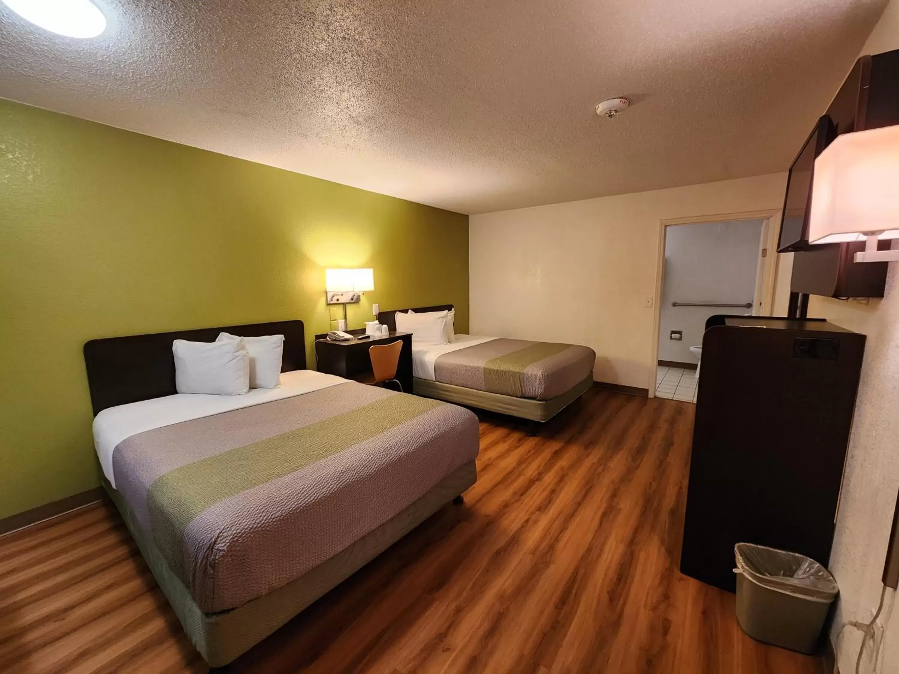 Bed in Motel 6-Baytown, TX - Baytown East