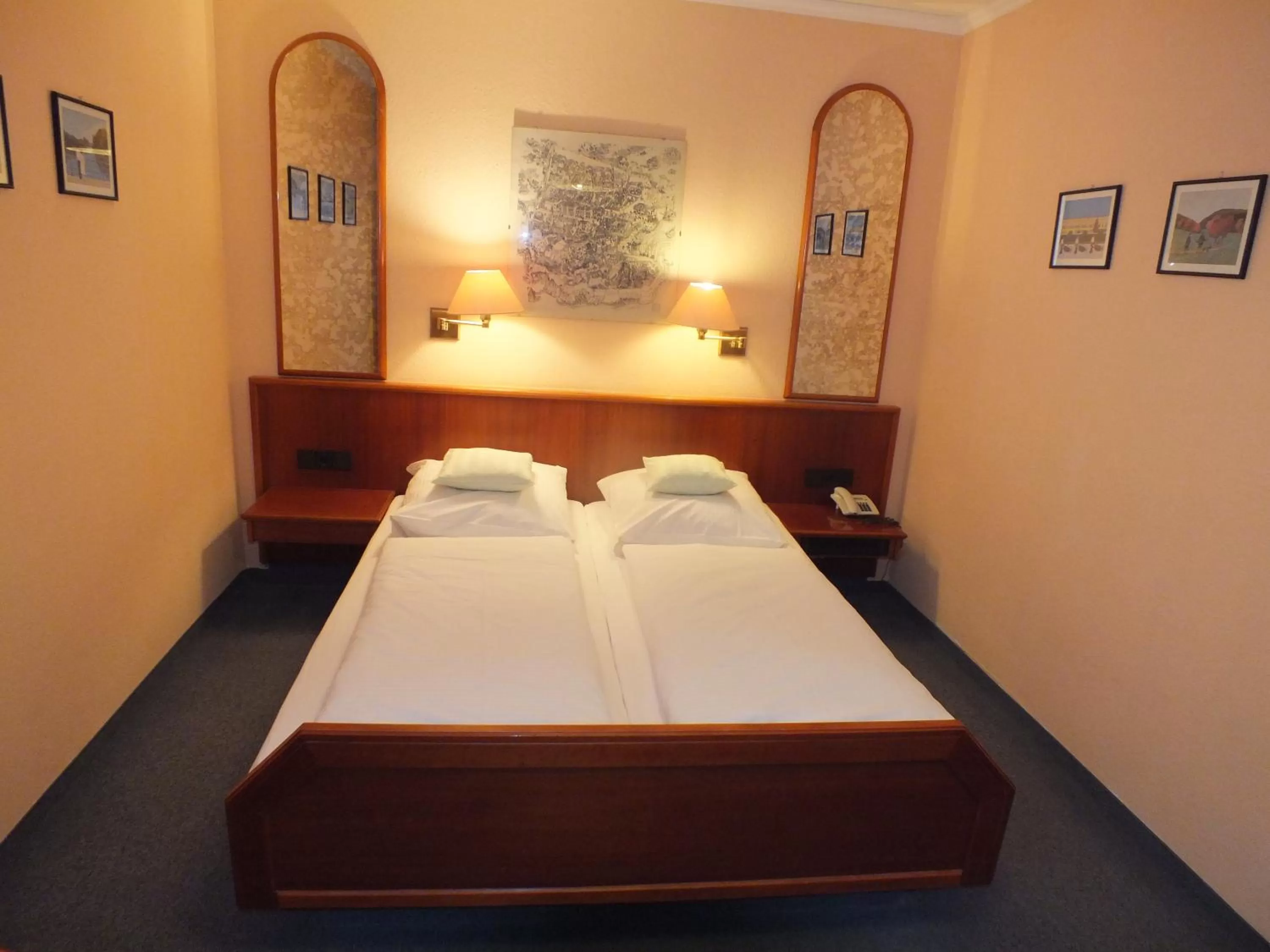 Photo of the whole room, Bed in Hotel Stadt Pasing