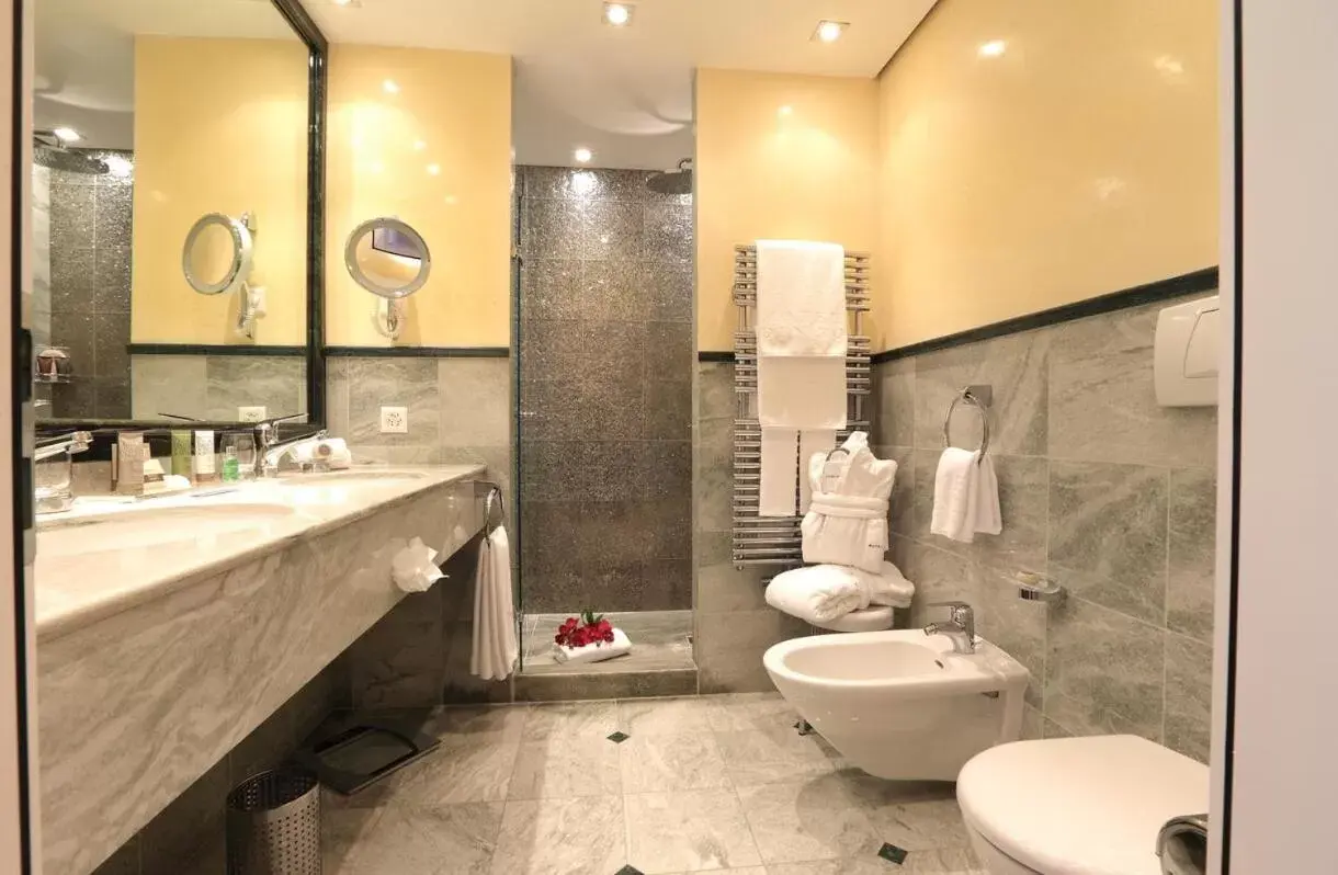 Shower, Bathroom in Hotel Eden Roc - The Leading Hotels of the World