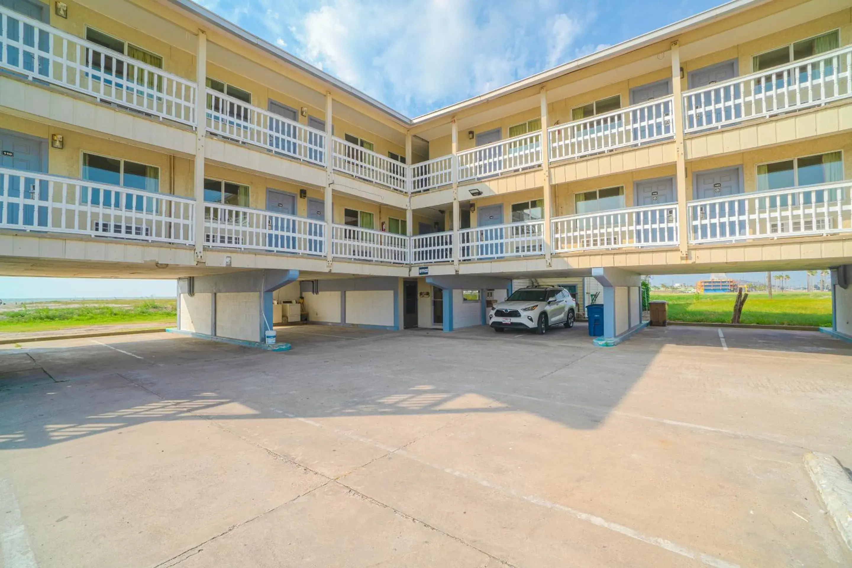 Facade/entrance, Property Building in Budget Inn By OYO Corpus Christi Beach