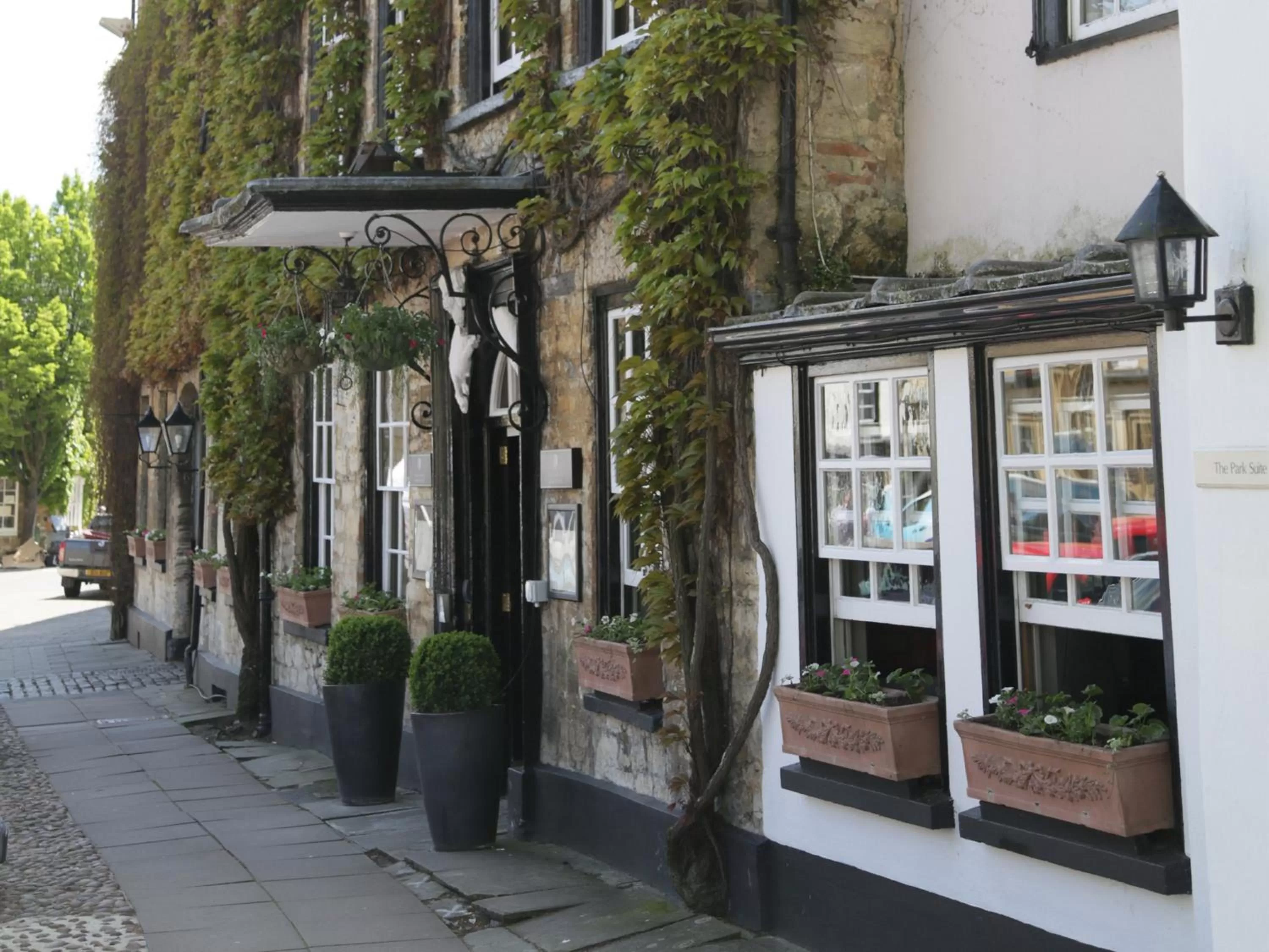 Facade/entrance in Macdonald Bear Hotel