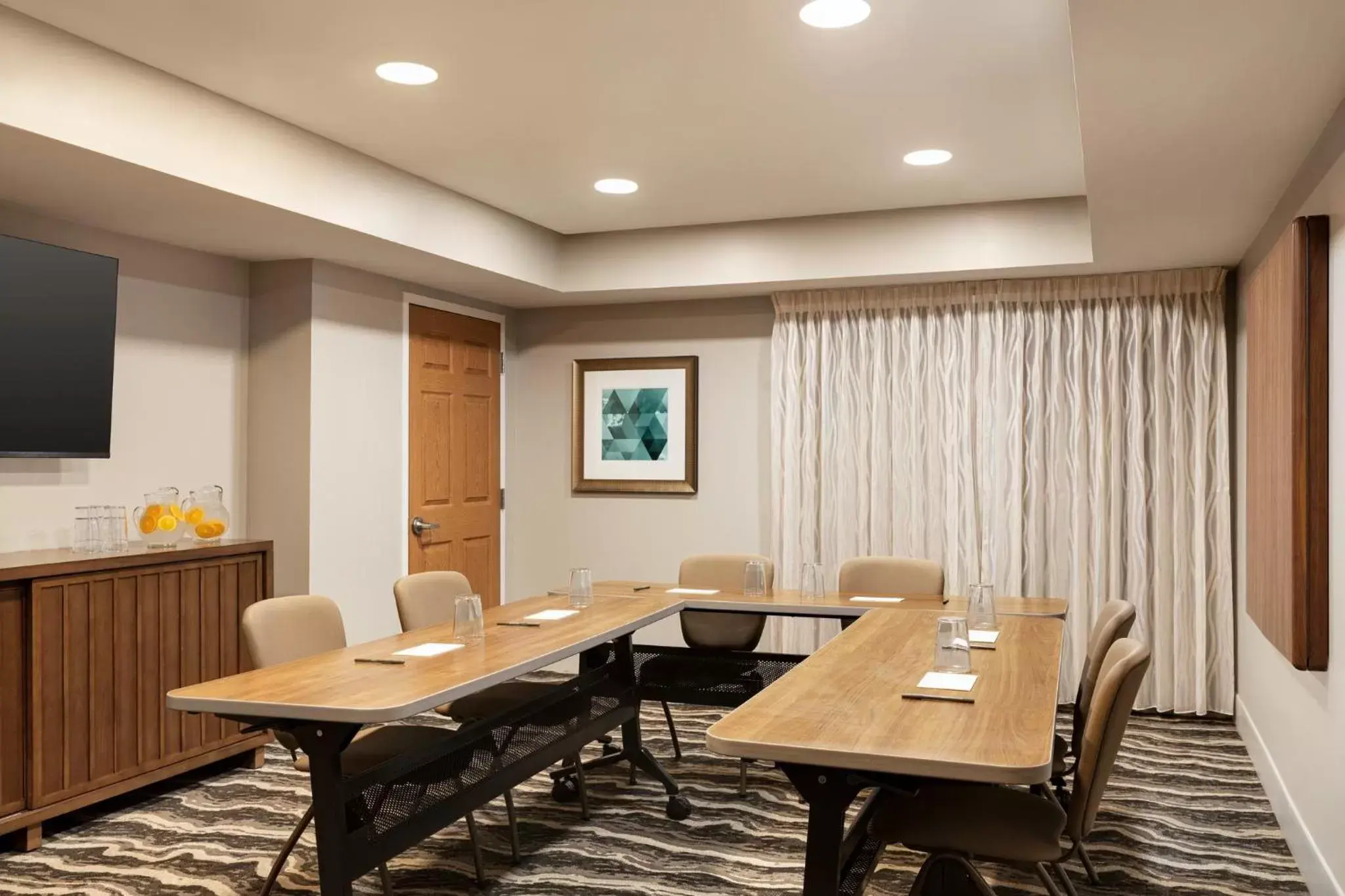 Meeting/conference room, Restaurant/Places to Eat in Staybridge Suites Fort Wayne, an IHG Hotel