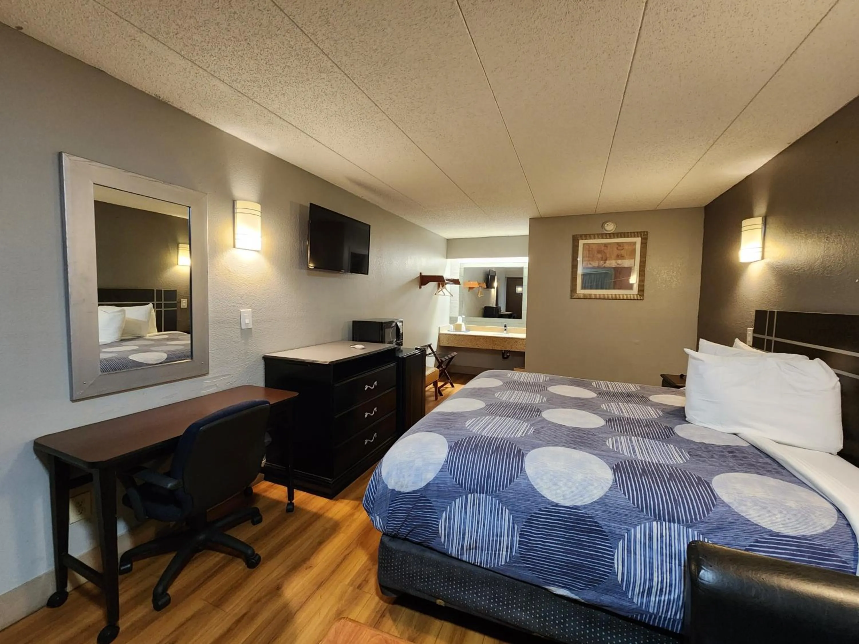 Bed in Americas Best Value Inn and Suites Little Rock