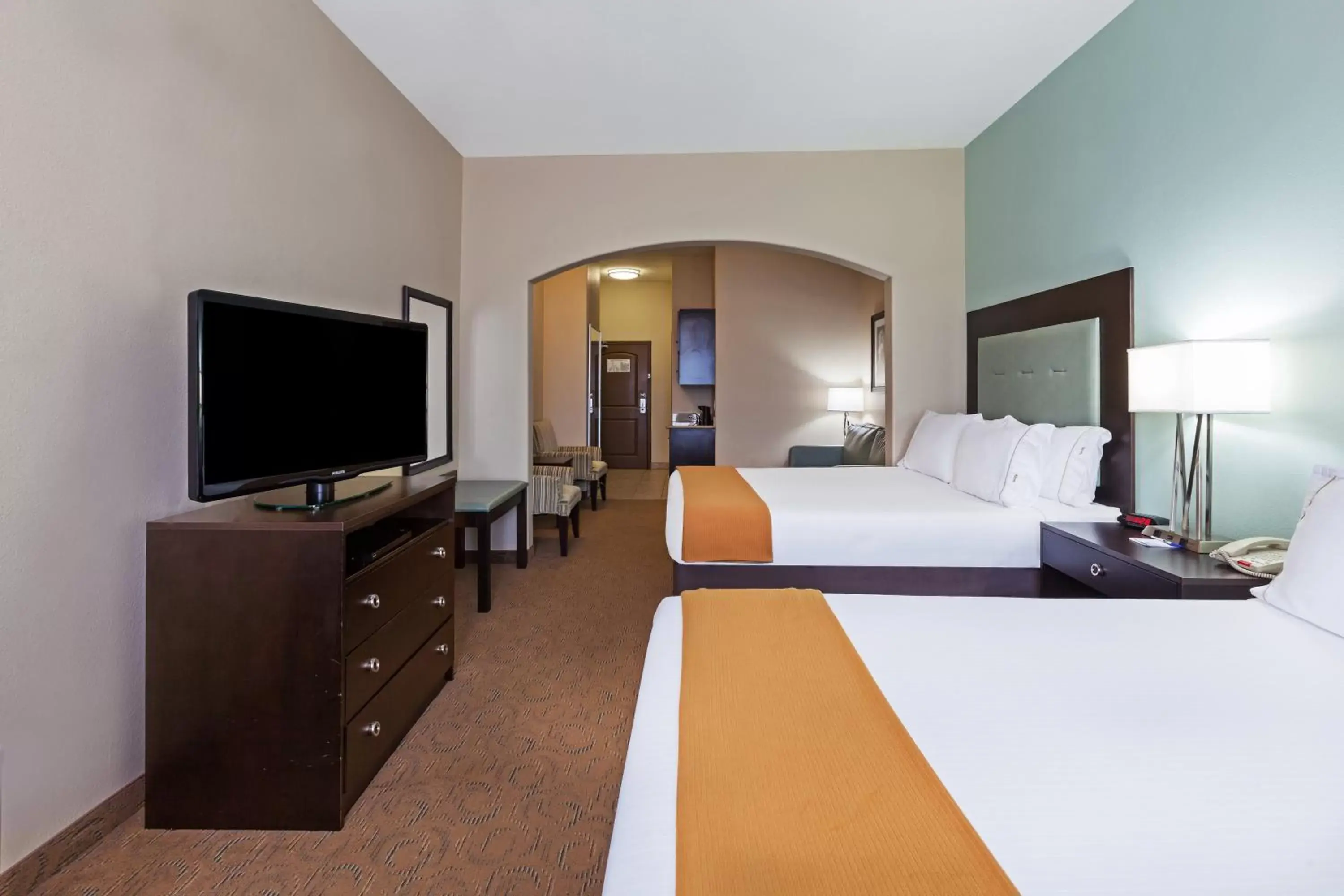 Photo of the whole room, Bed in Holiday Inn Express & Suites Victoria, an IHG Hotel