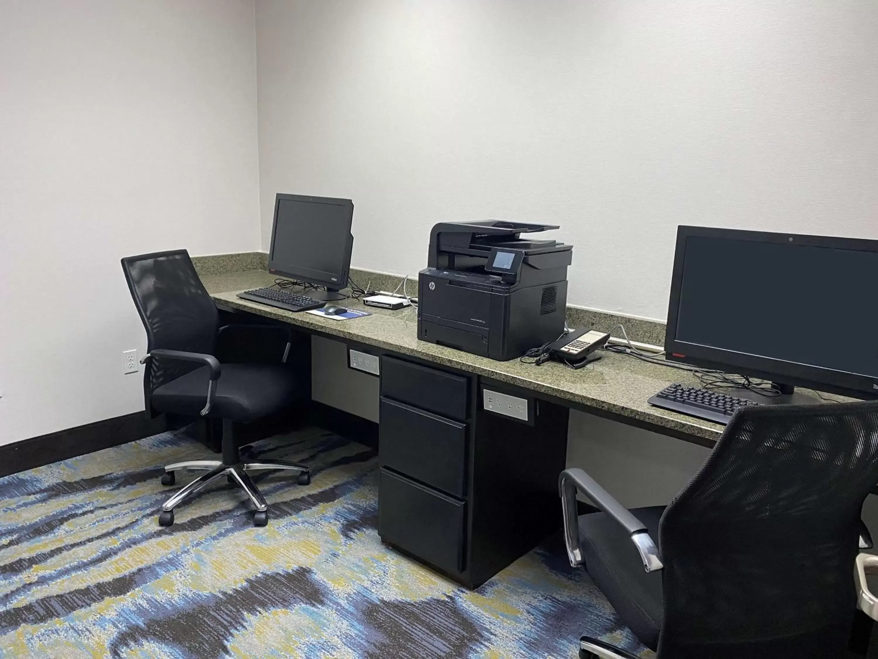 Business facilities, Business Area/Conference Room in Hampton Inn Ft. Chiswell-Max Meadows