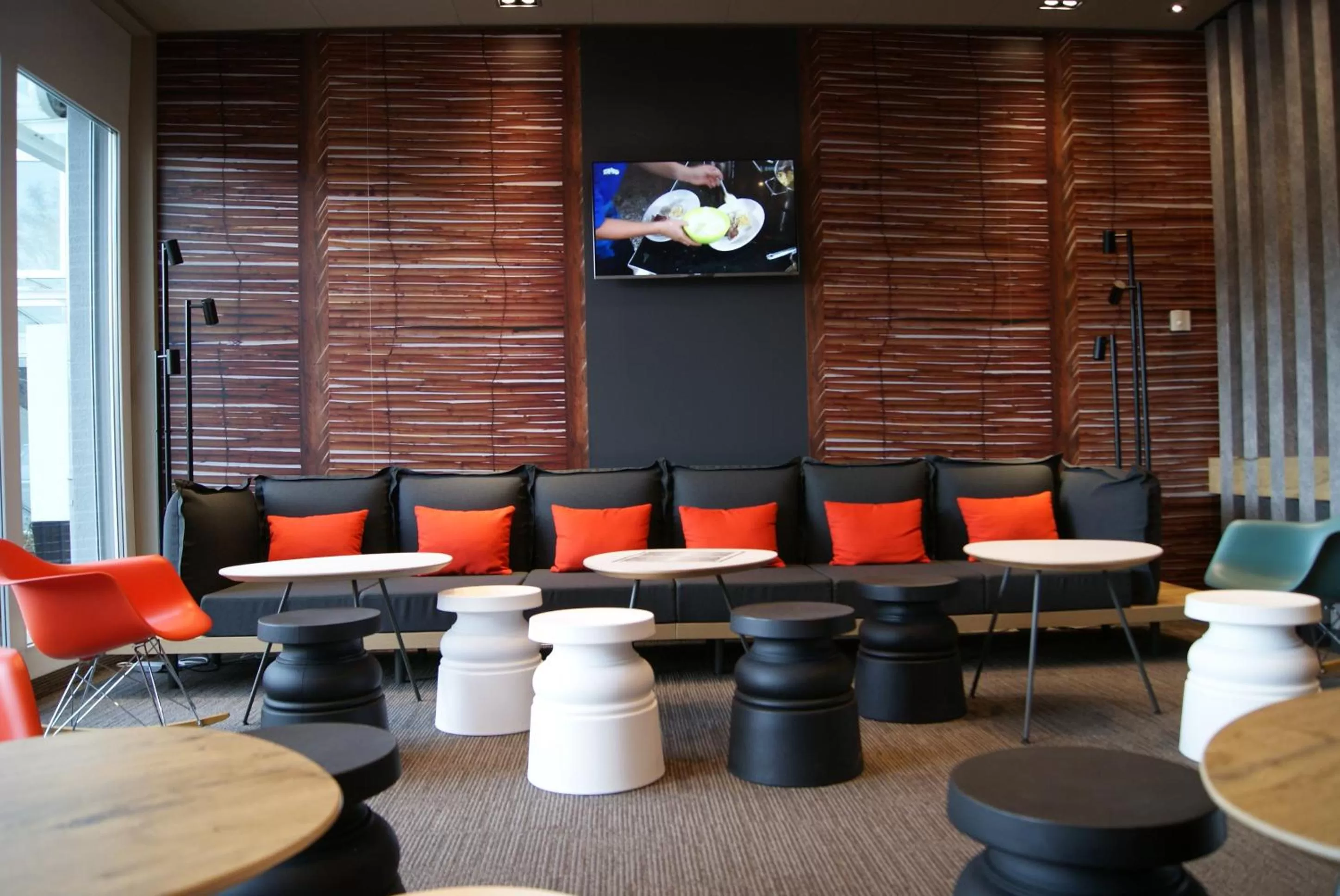 Communal lounge/ TV room in ibis Winterthur City