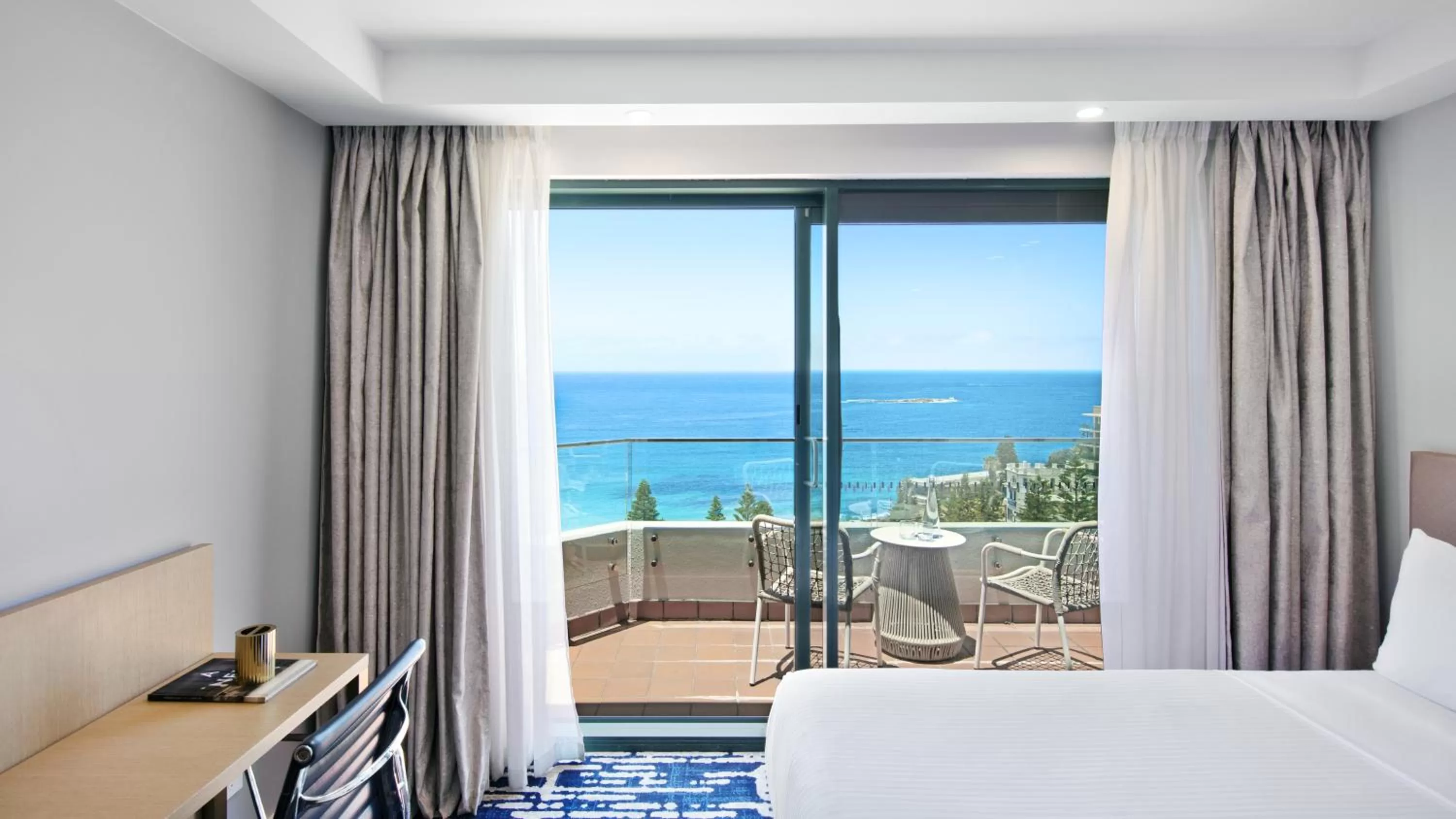 Sea view, Bed in Crowne Plaza Sydney Coogee Beach by IHG