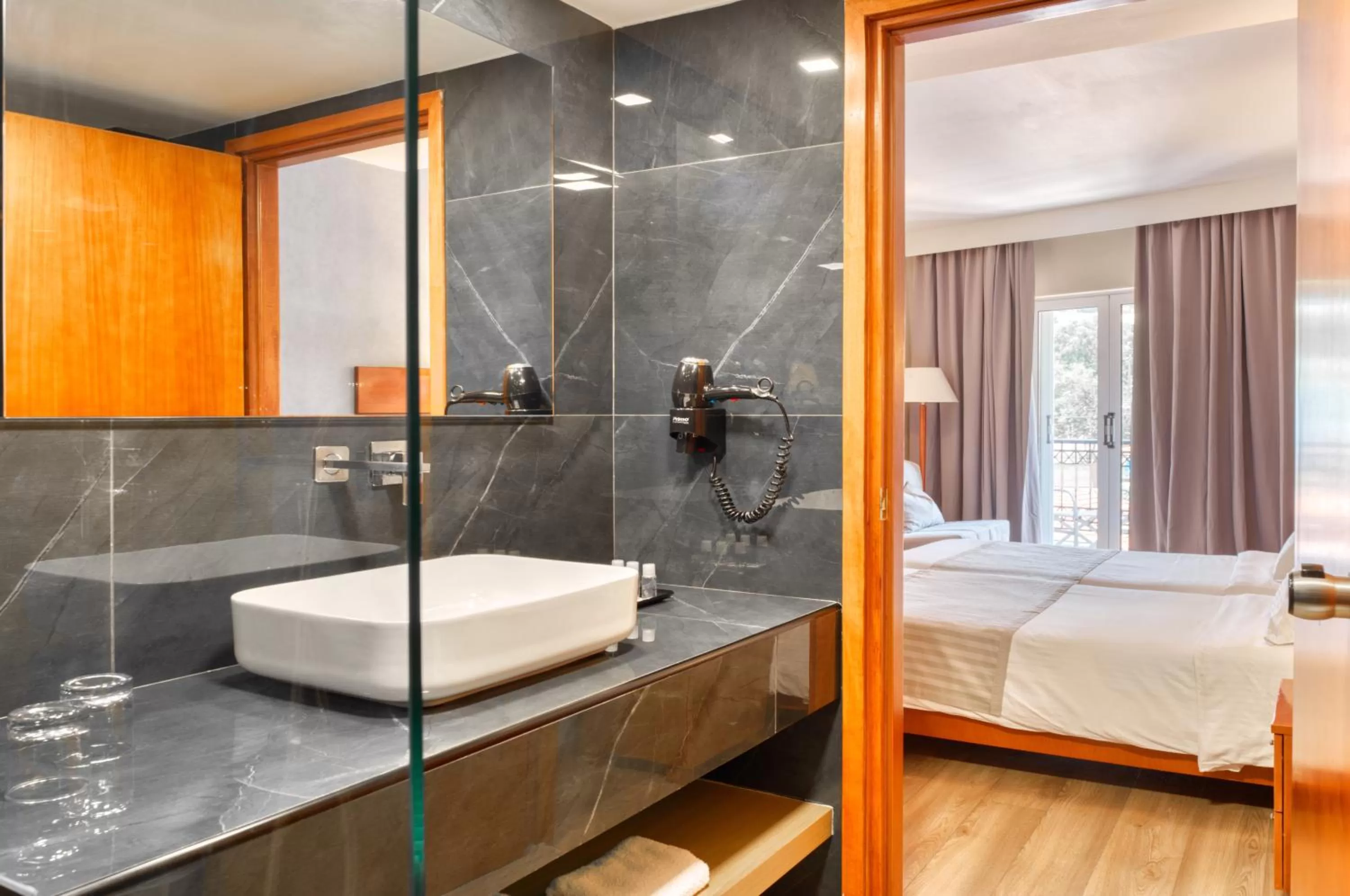 Double or Twin Room with Mountain View in Palatino Hotel