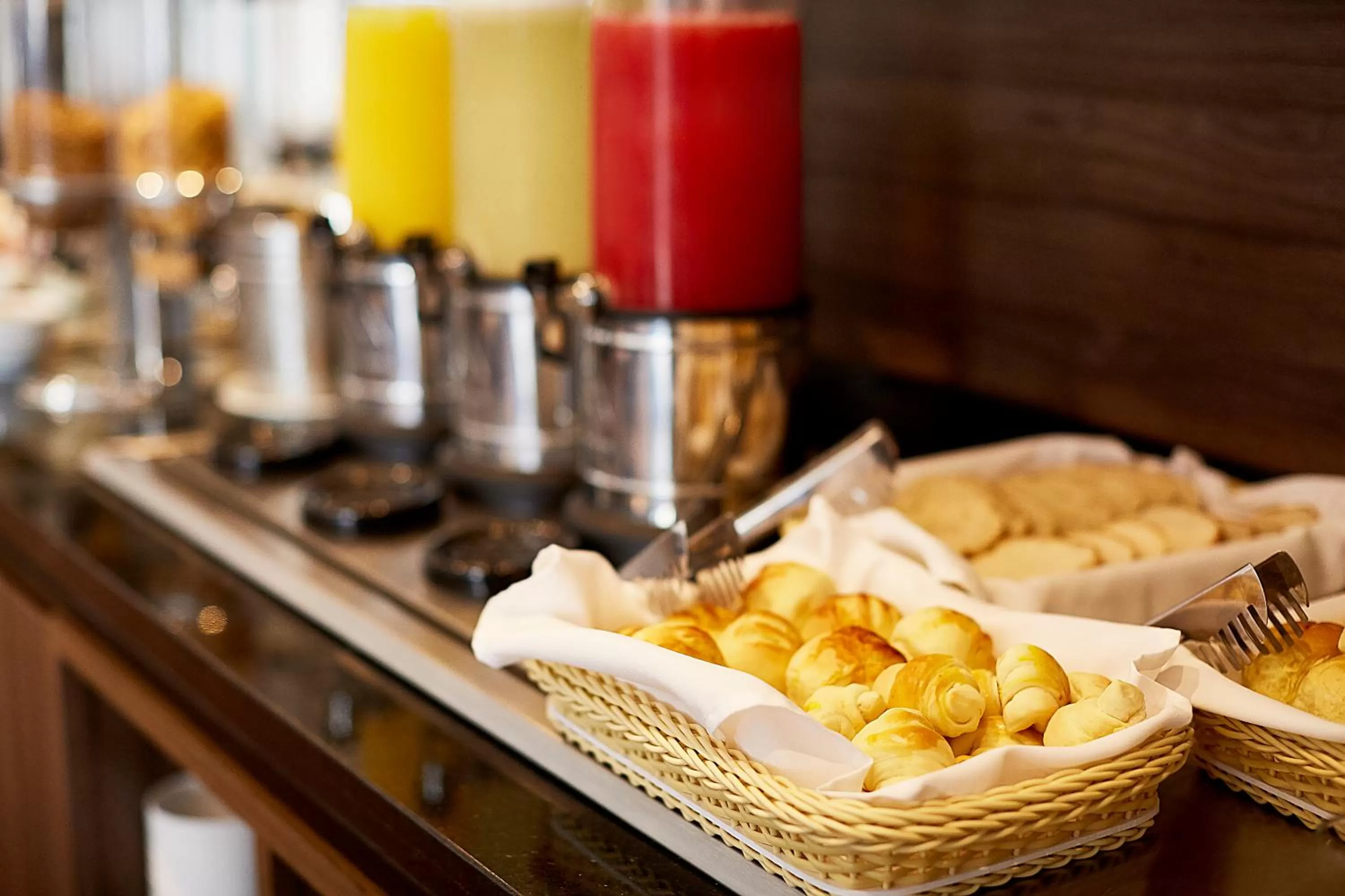 Restaurant/places to eat in Tulip Inn Itaguai