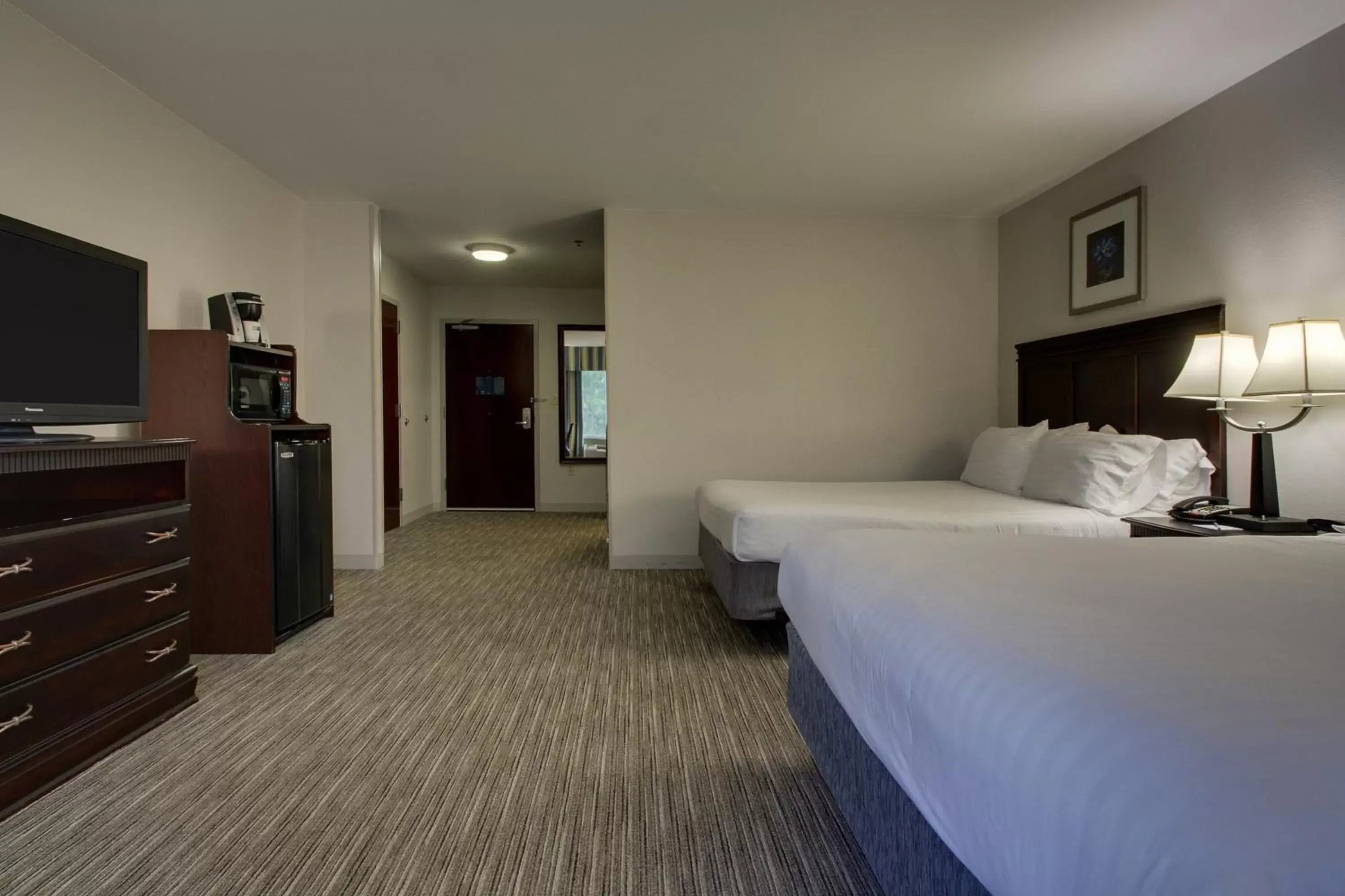 Standard Queen Room with Two Queen Beds and Mobility Accessible Tub in Holiday Inn Express Hotel & Suites Middleboro Raynham by IHG Standard Queen Room with Two Queen Beds and Mobility Accessible Tub in Holiday Inn Express Hotel & Suites Middleboro Raynham by IHG