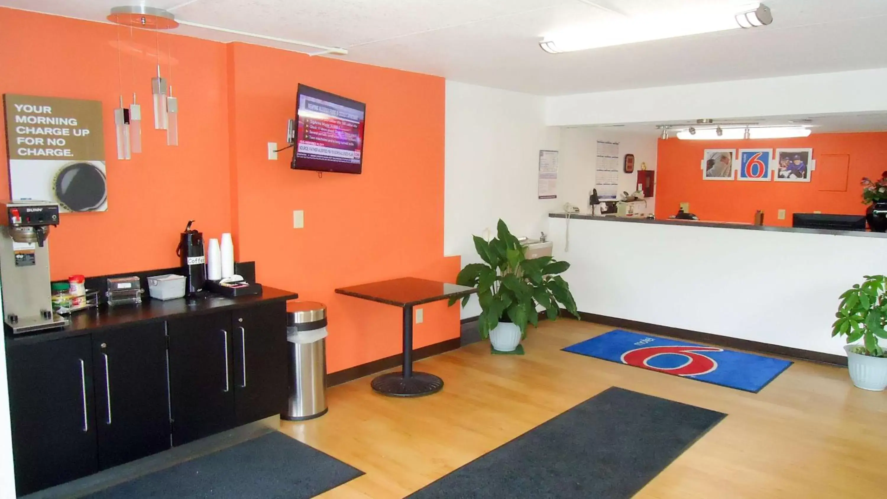 Communal lounge/ TV room, Lobby/Reception in Motel 6-Kingston, TN
