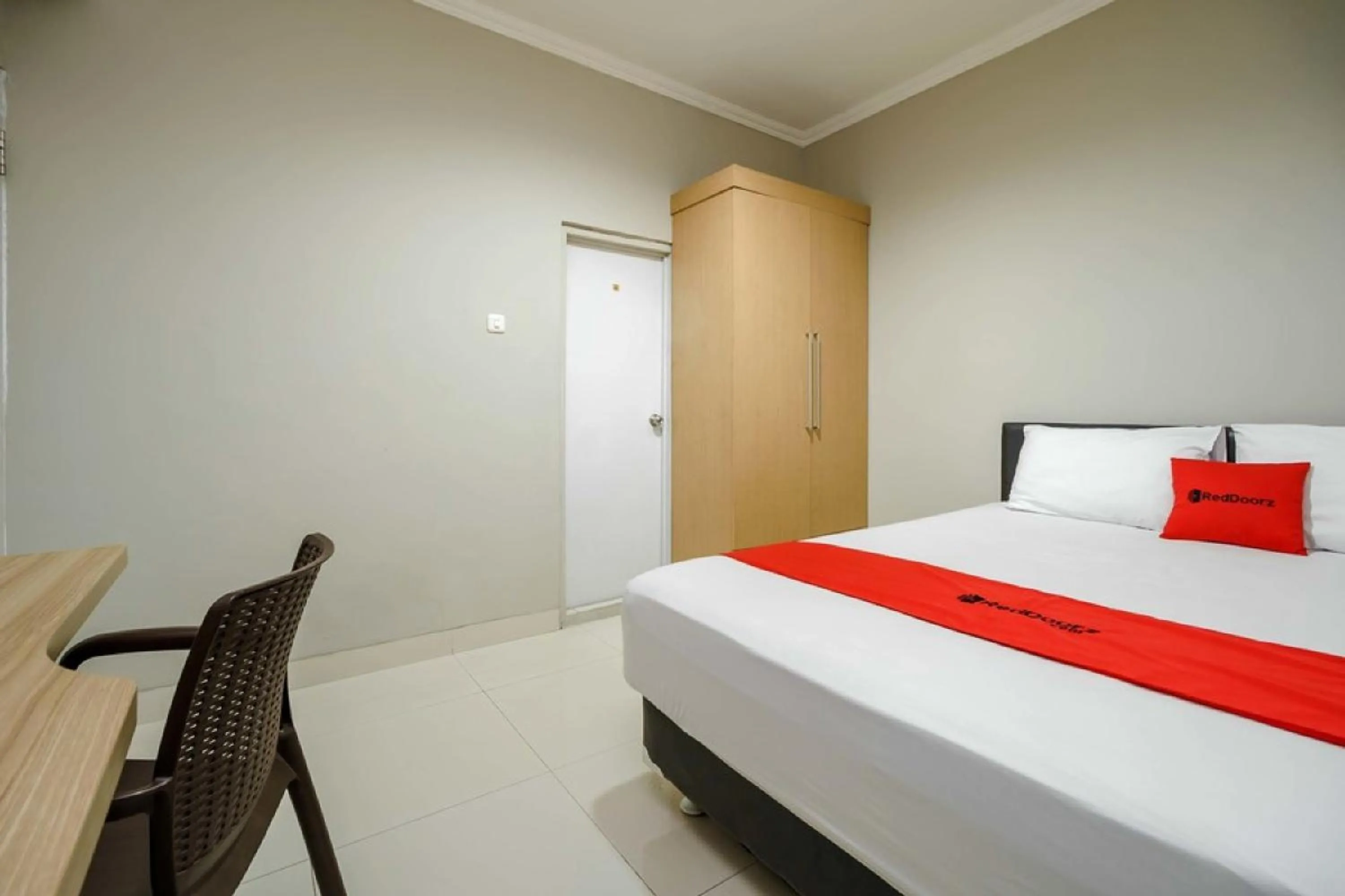 Bed in RedDoorz @ Mangga Besar 2