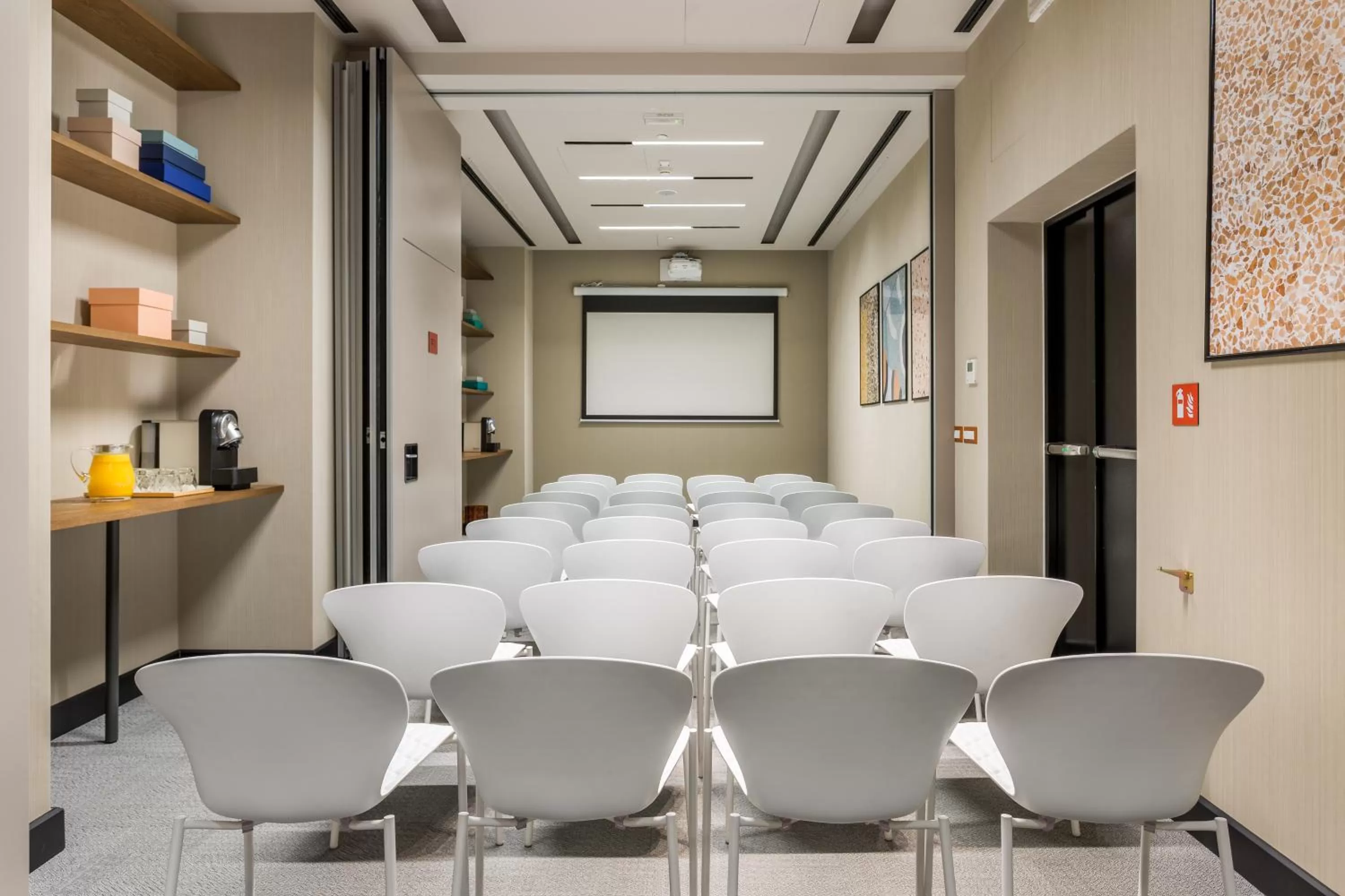 Business facilities in Room Mate Collection Giulia, Milan