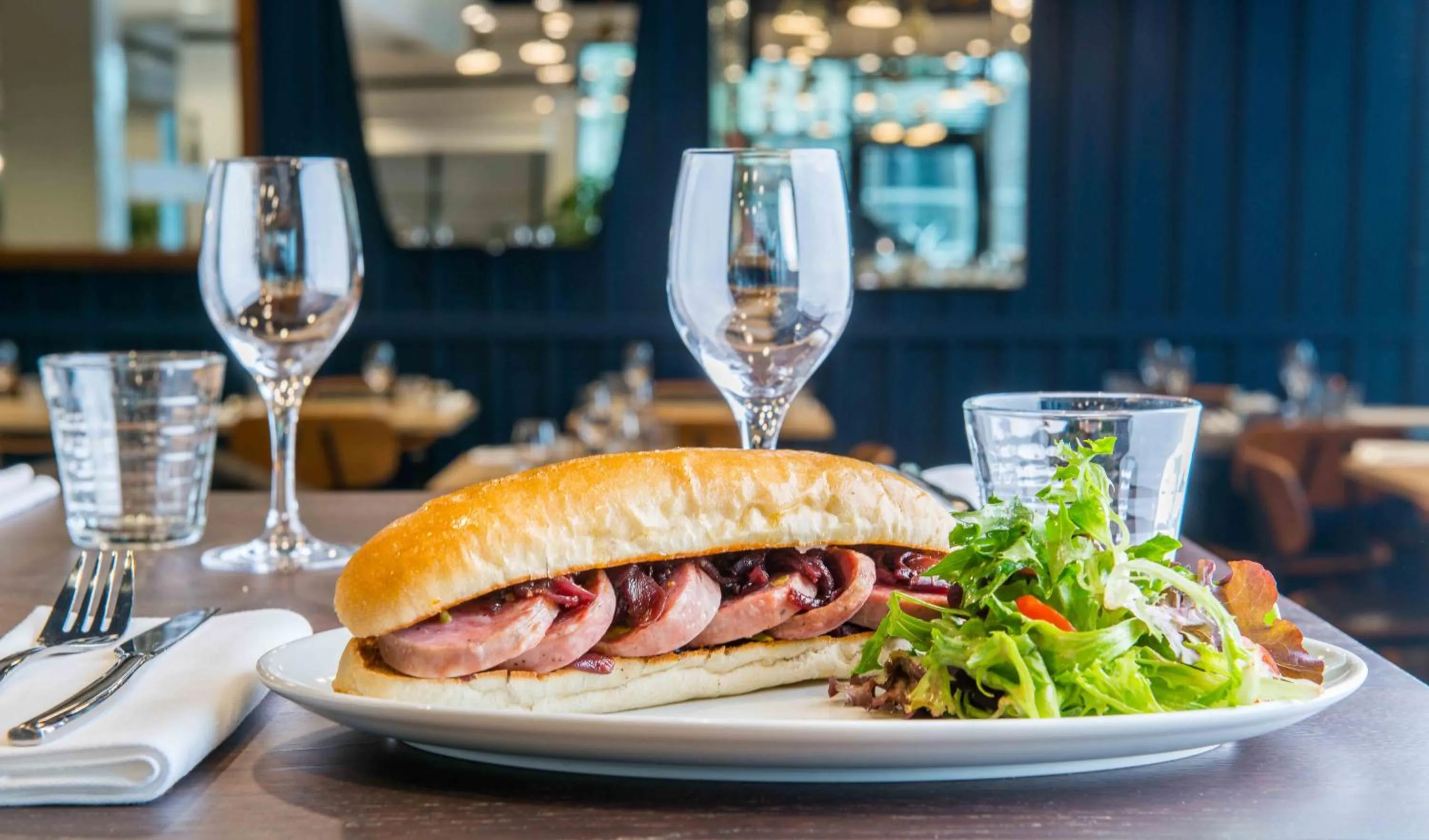 Restaurant/places to eat in KOPSTER Hotel Lyon Groupama Stadium