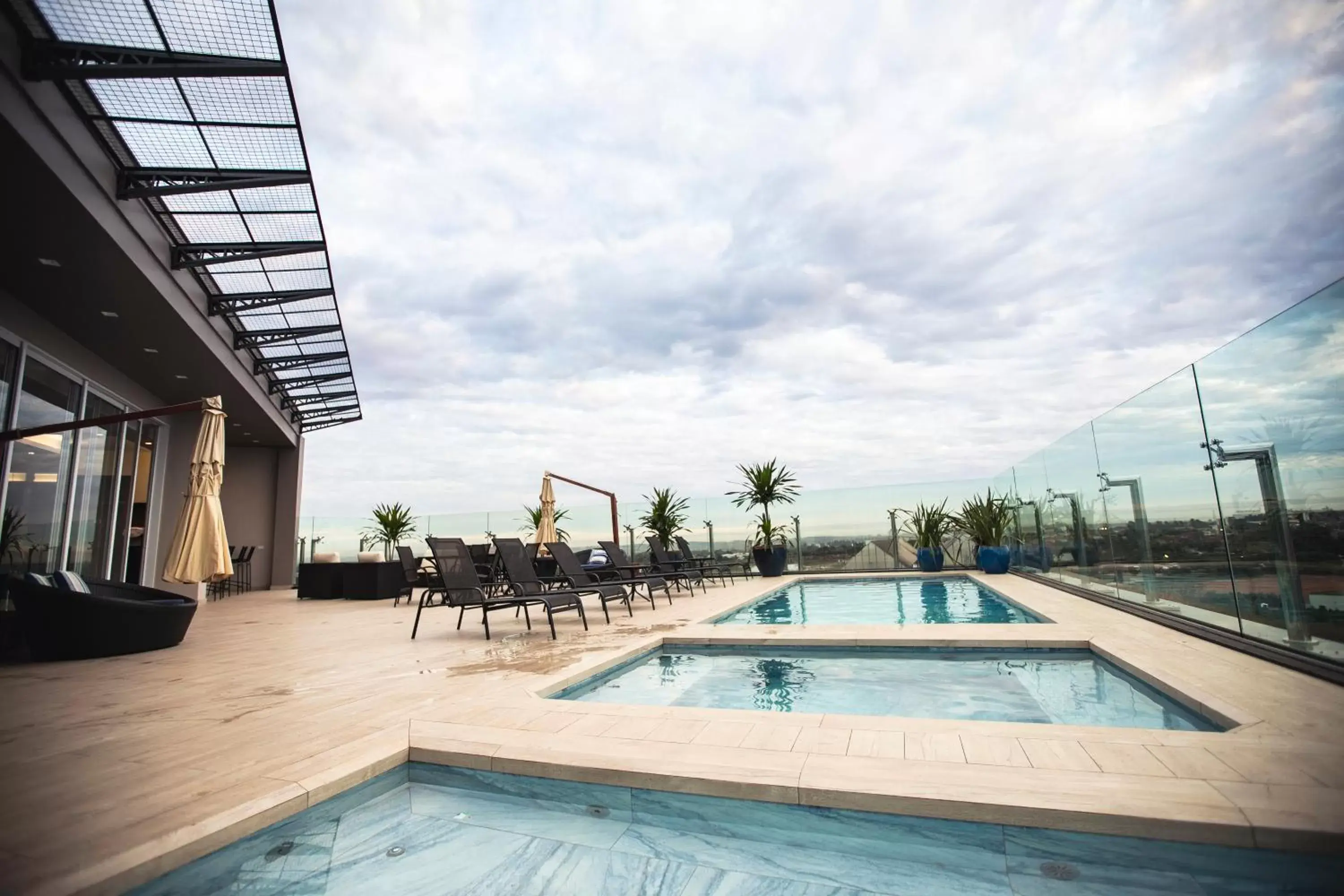 Swimming pool in Transamerica Executive Maringá Swimming pool in Transamerica Executive Maringá