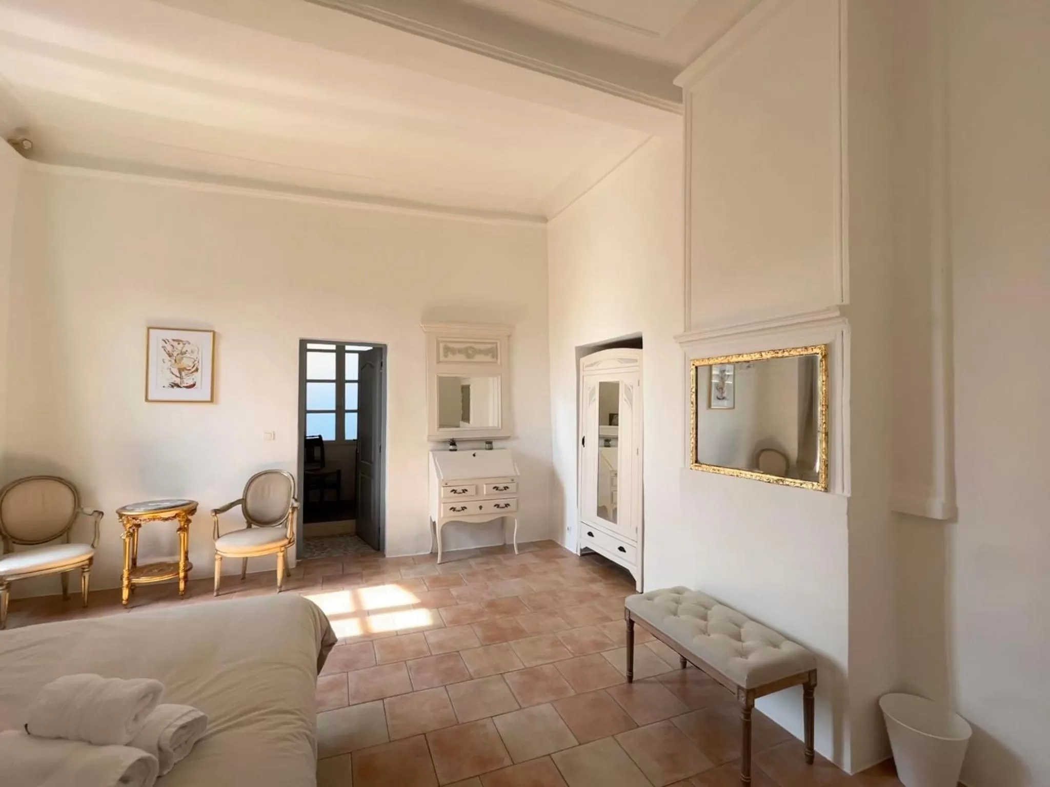 Photo of the whole room, Seating Area in La tour de Pezene