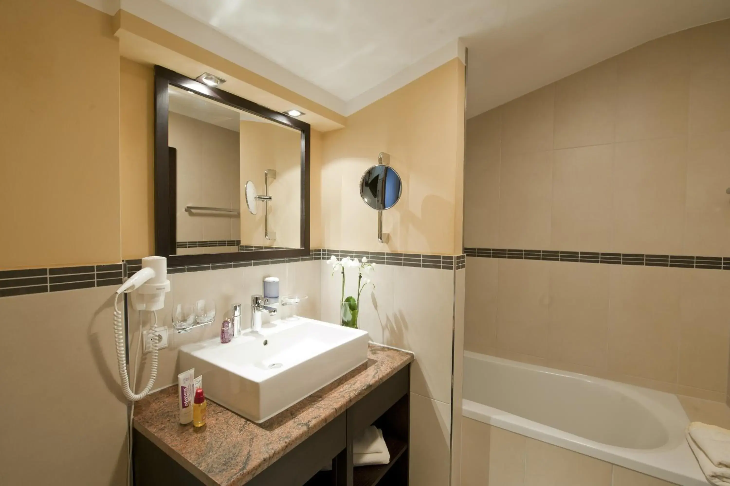Bathroom in Hotel Bierwirt GmbH