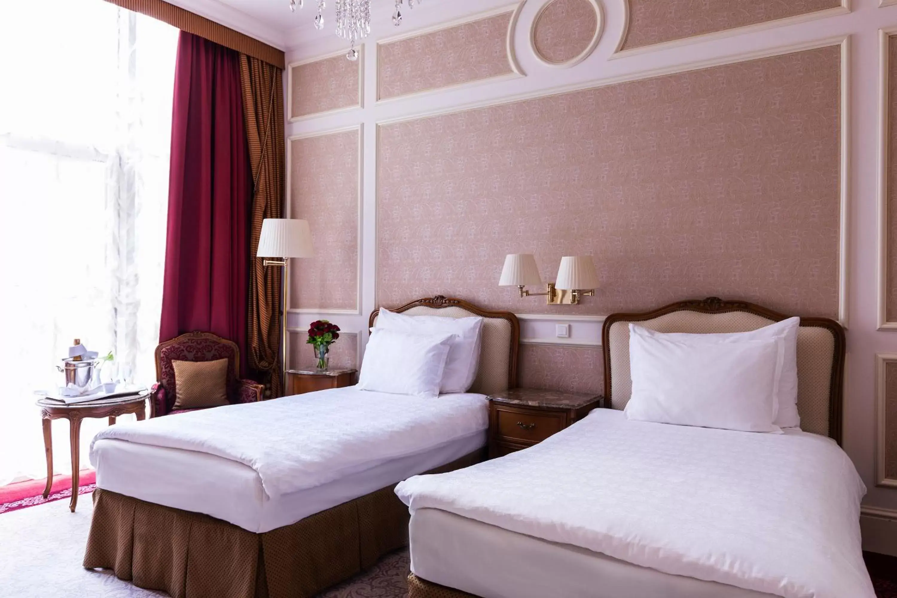 Photo of the whole room, Bed in Grand Hotel Wien