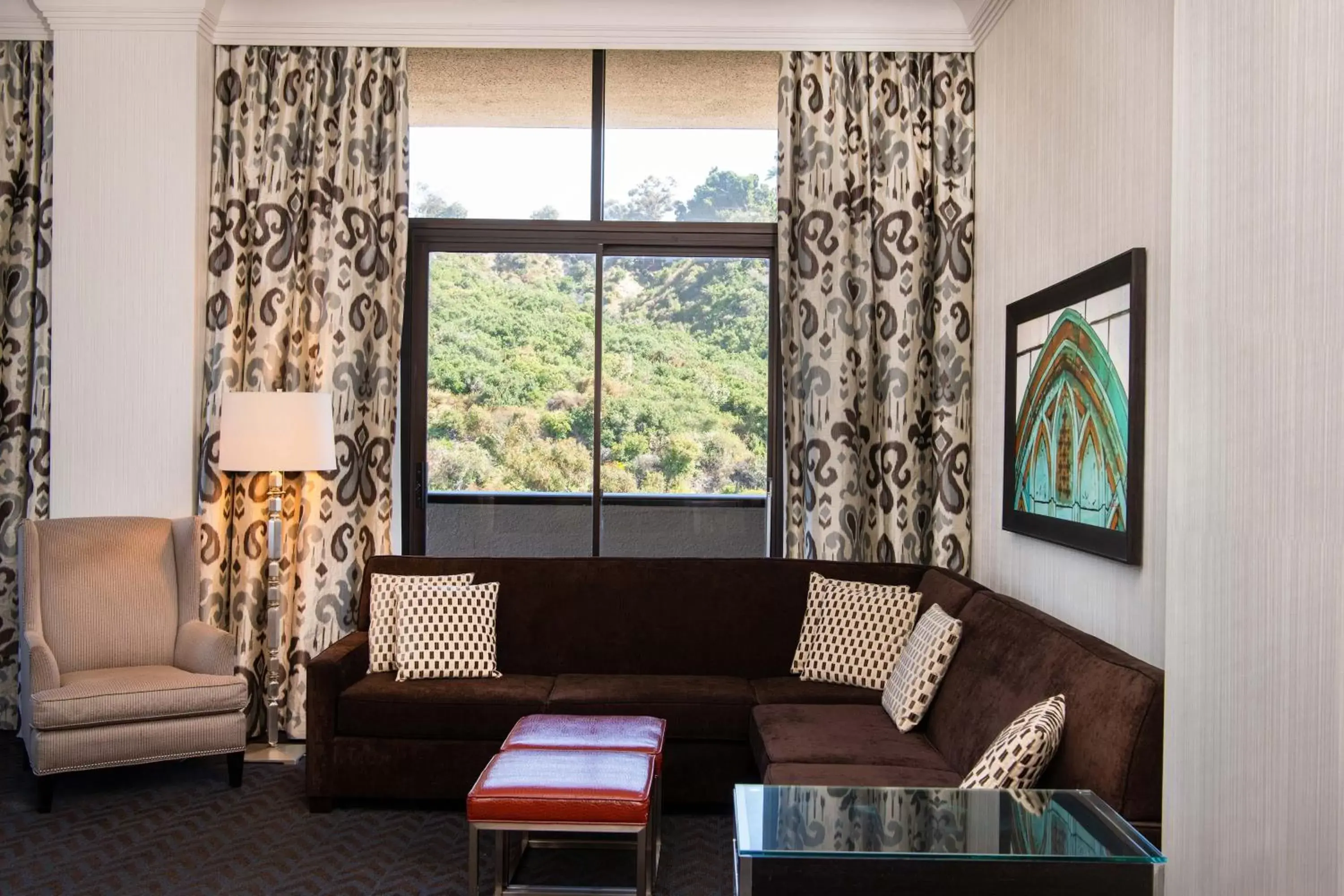 Living room, Seating Area in Sheraton Mission Valley San Diego Hotel