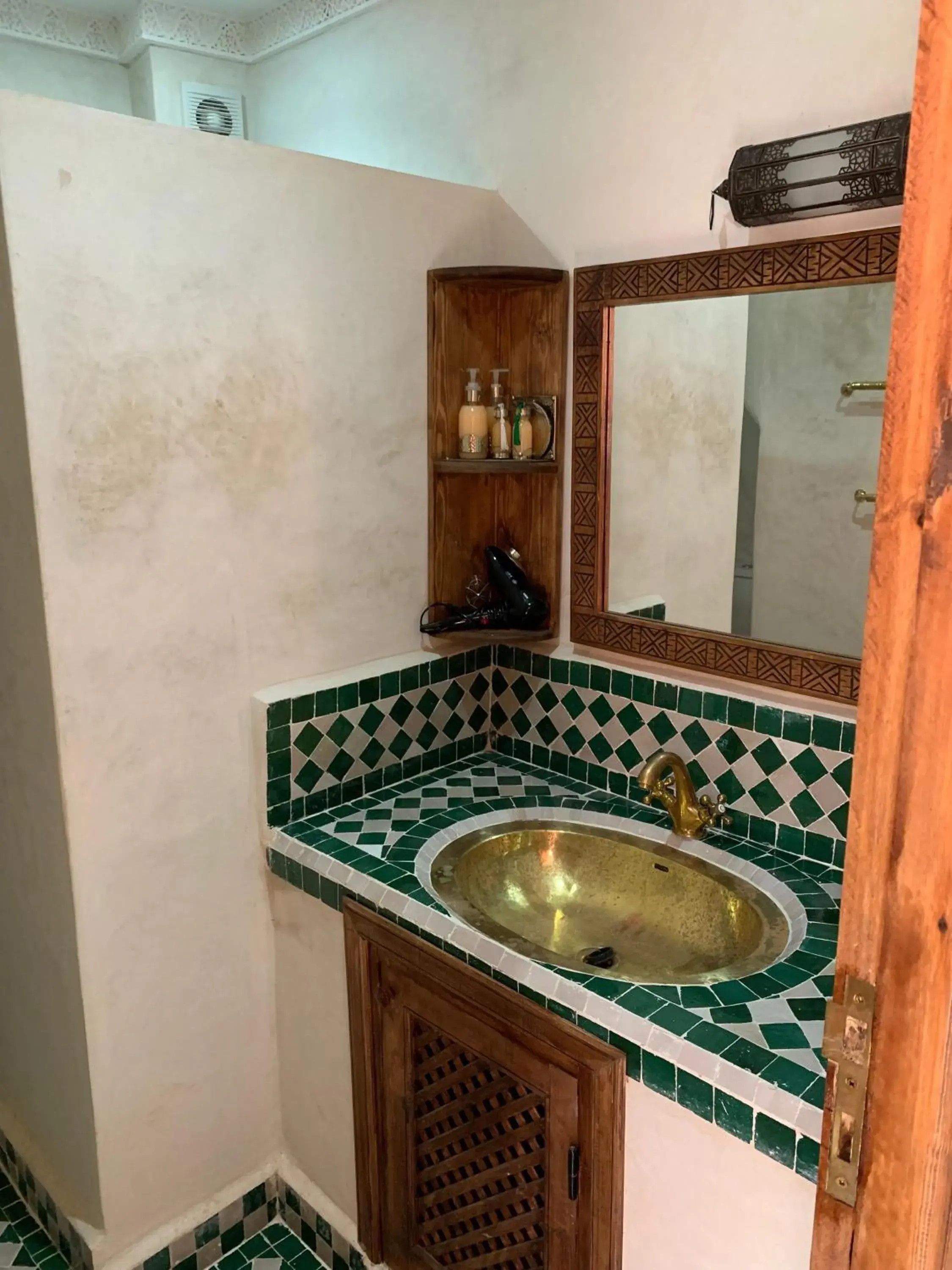 Shower, Bathroom in Riad Abaka hotel & boutique