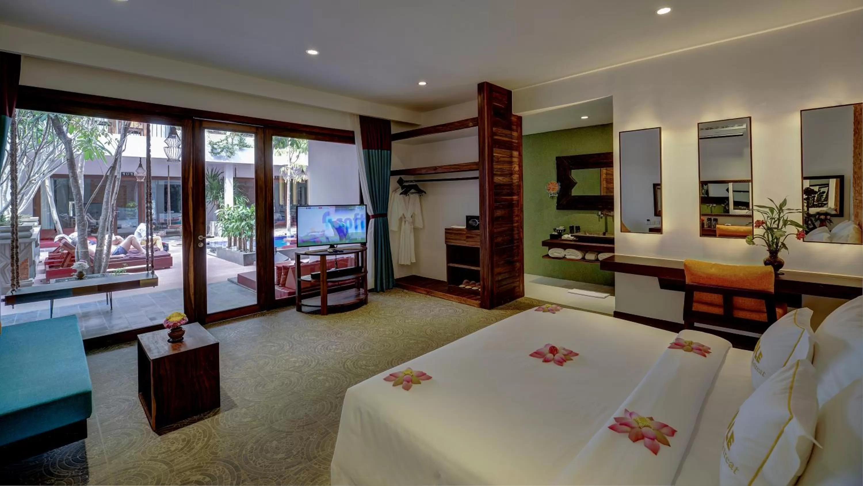 Photo of the whole room, Bed in Golden Temple Retreat