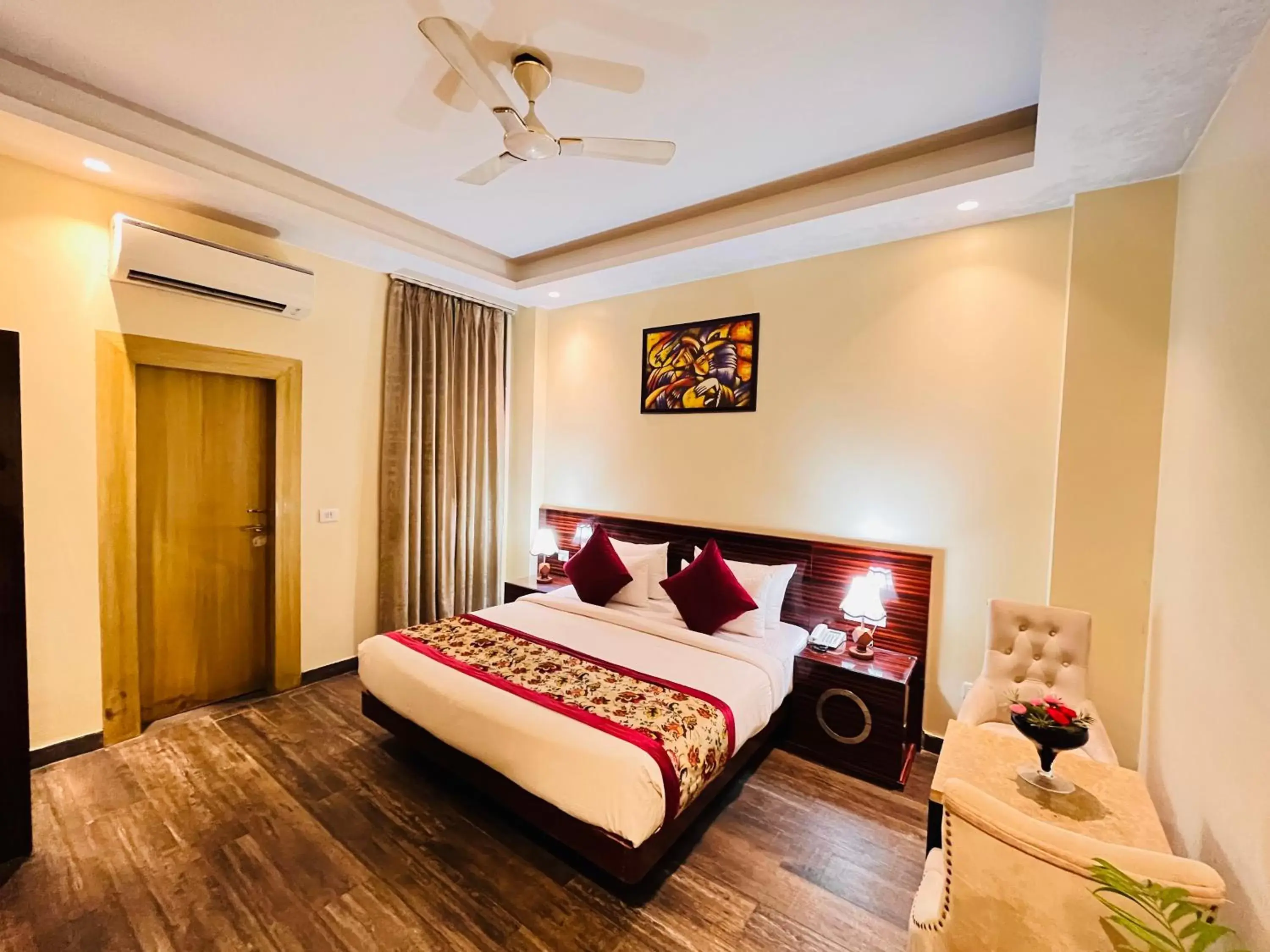 Bed in Hotel Banz - Near Delhi International Airport