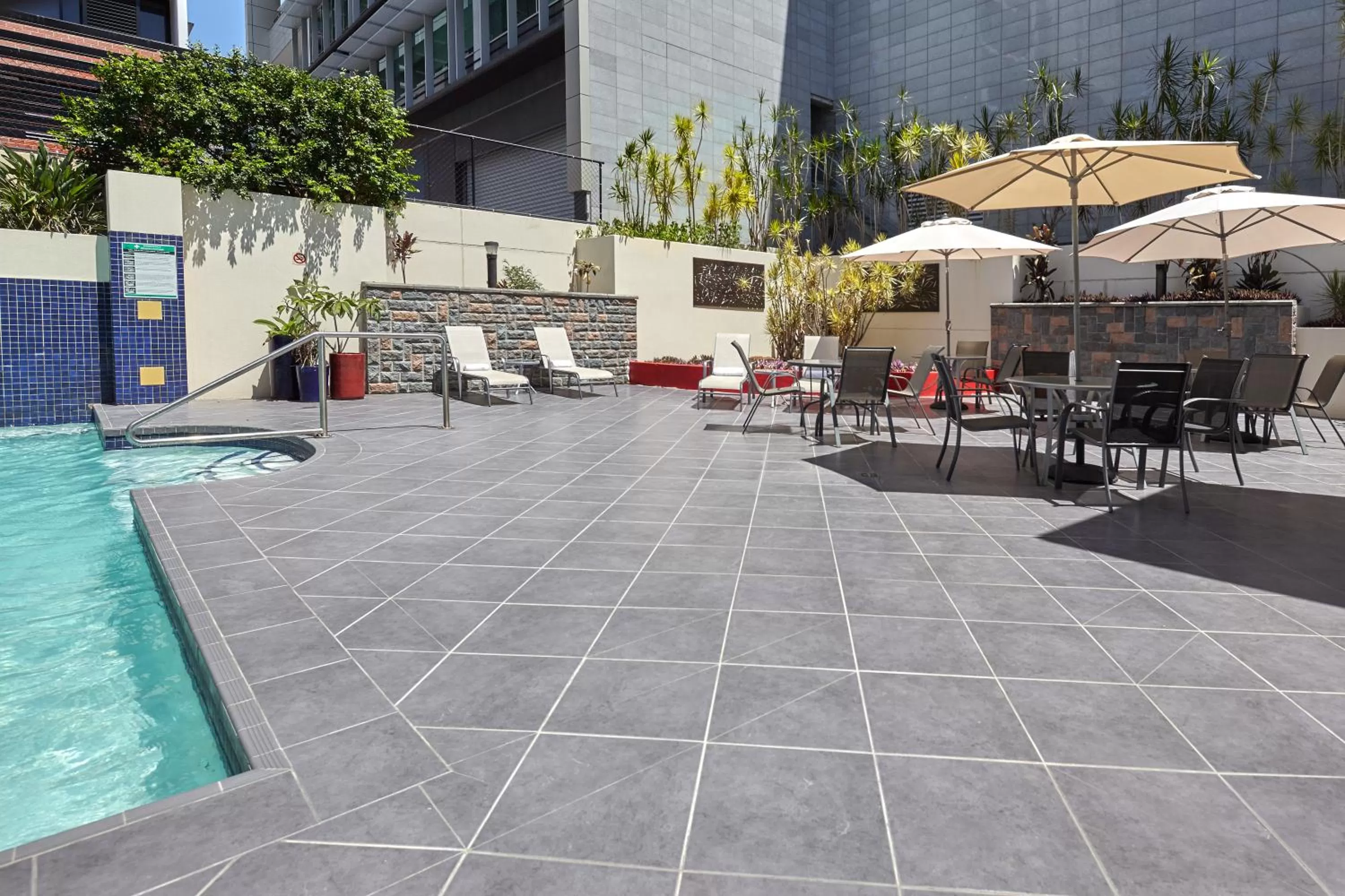 Area and facilities in West End Central Apartments