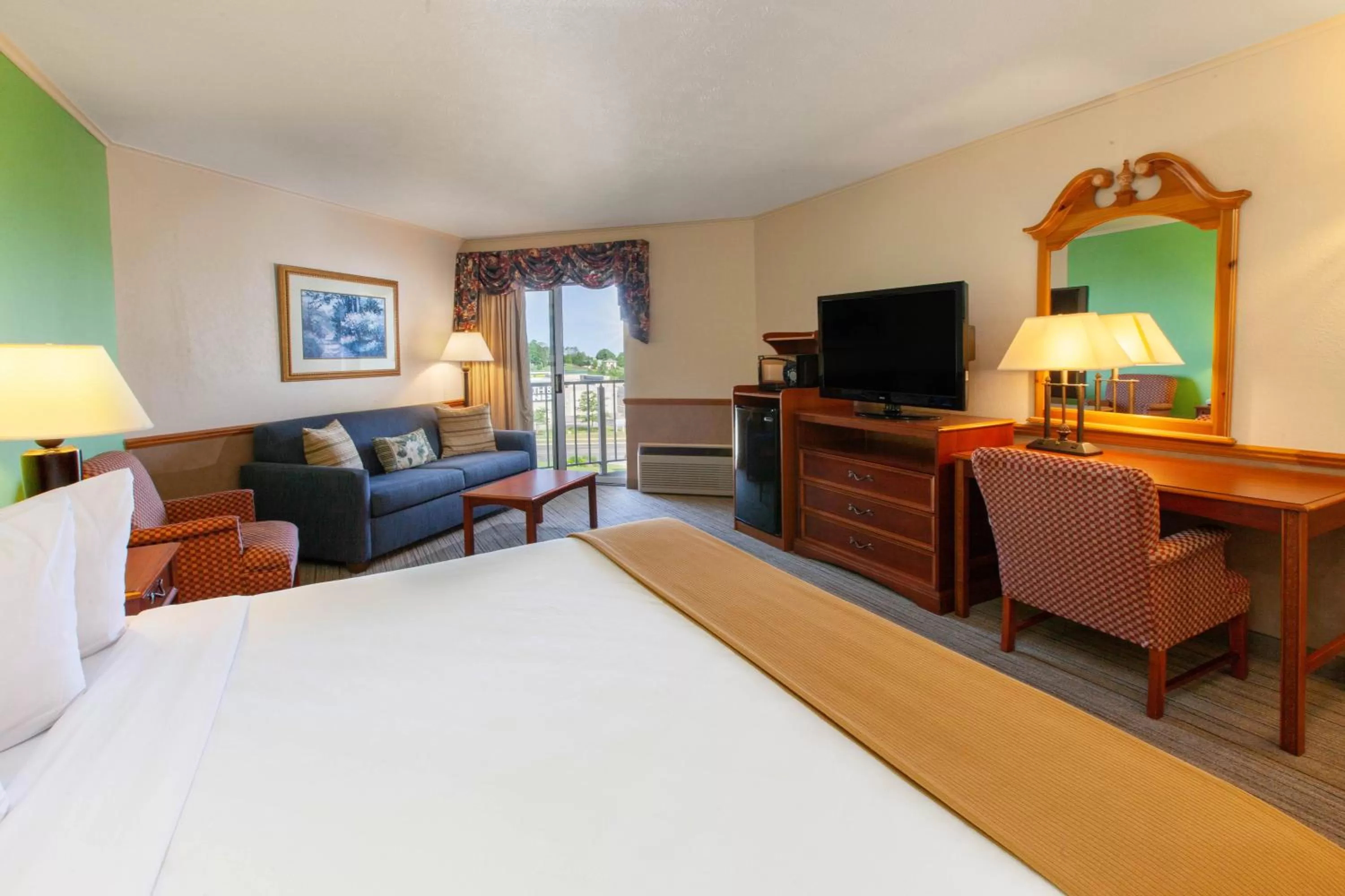 TV and multimedia, Bed in Apple Tree Inn; SureStay Collection by Best Western