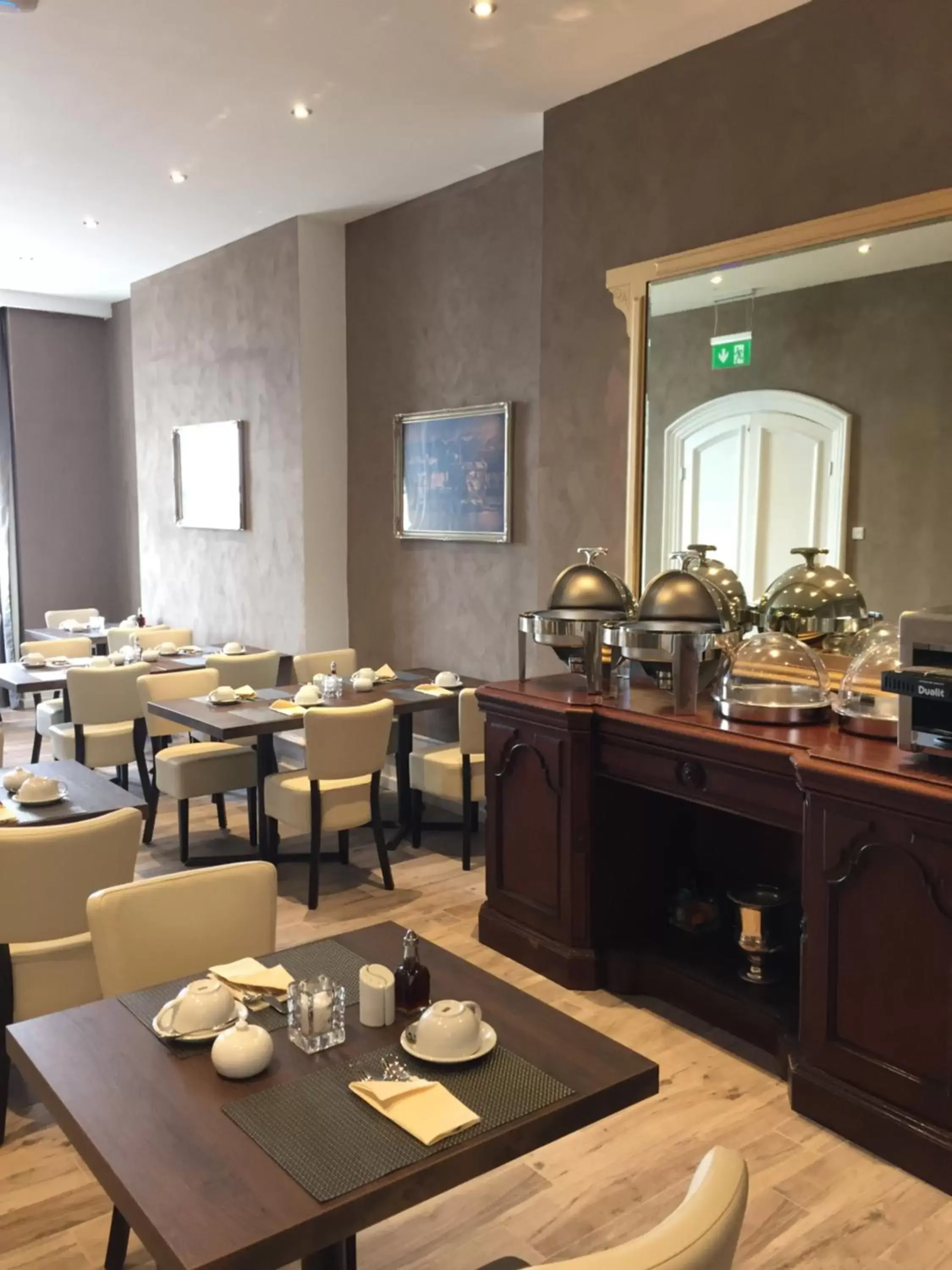 Restaurant/places to eat in Halvard Hotel Restaurant/places to eat in Halvard Hotel