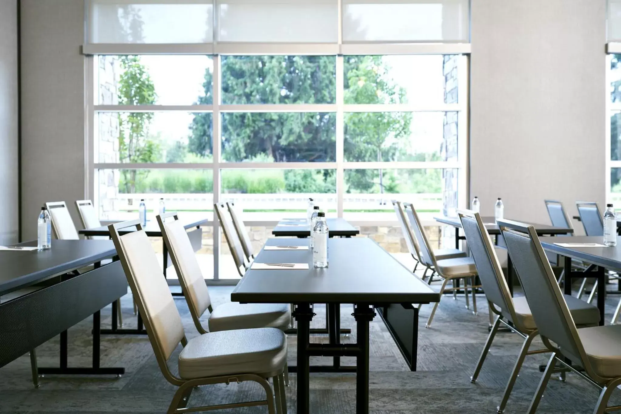 Meeting/conference room, Restaurant/Places to Eat in Archer Hotel Seattle/Redmond