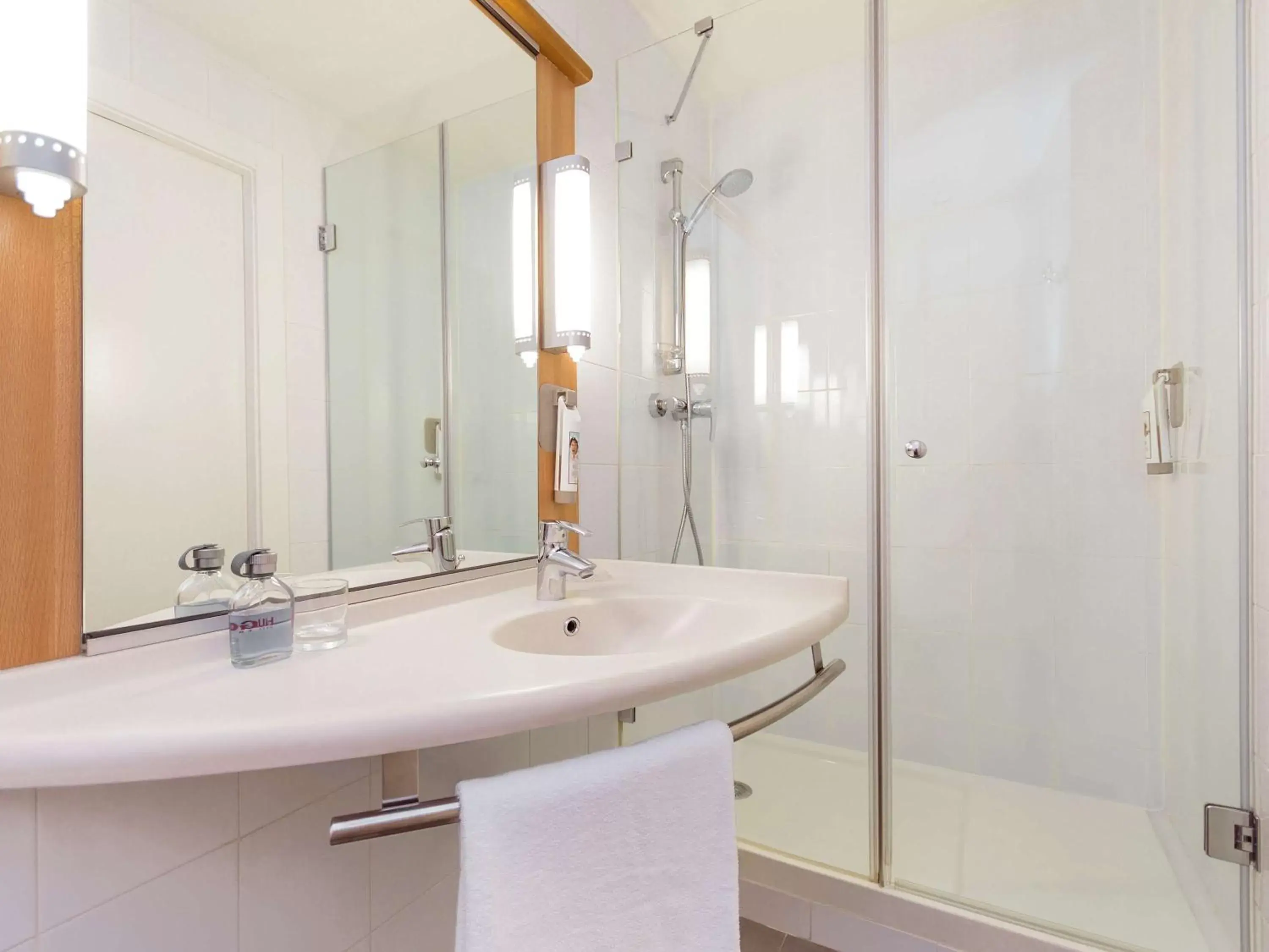 Photo of the whole room, Bathroom in Ibis Bilbao Centro