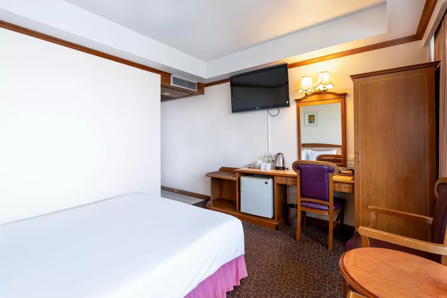 Bed in V.L. Hatyai Hotel