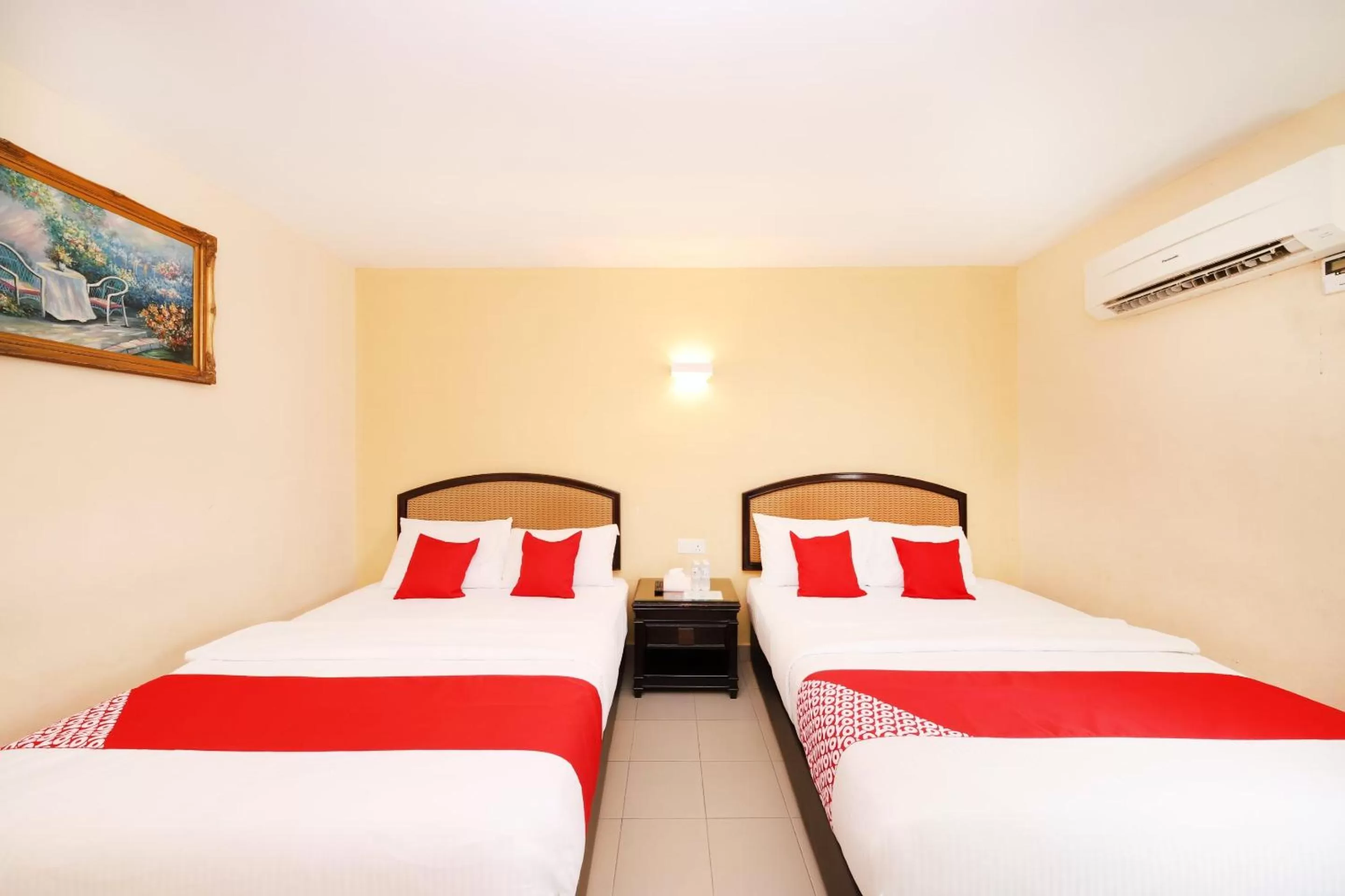 Bed in Super OYO 635 Seven Days Hotel