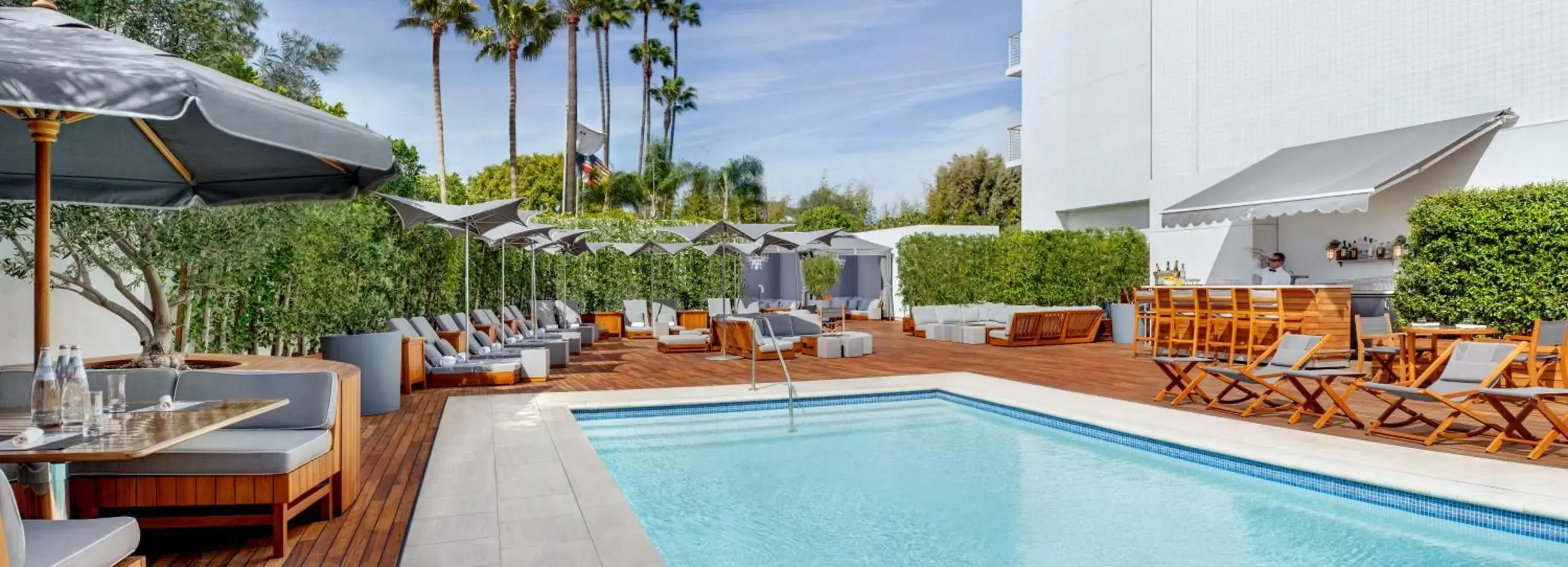 Swimming pool in Cameo Beverly Hills Swimming pool in Cameo Beverly Hills