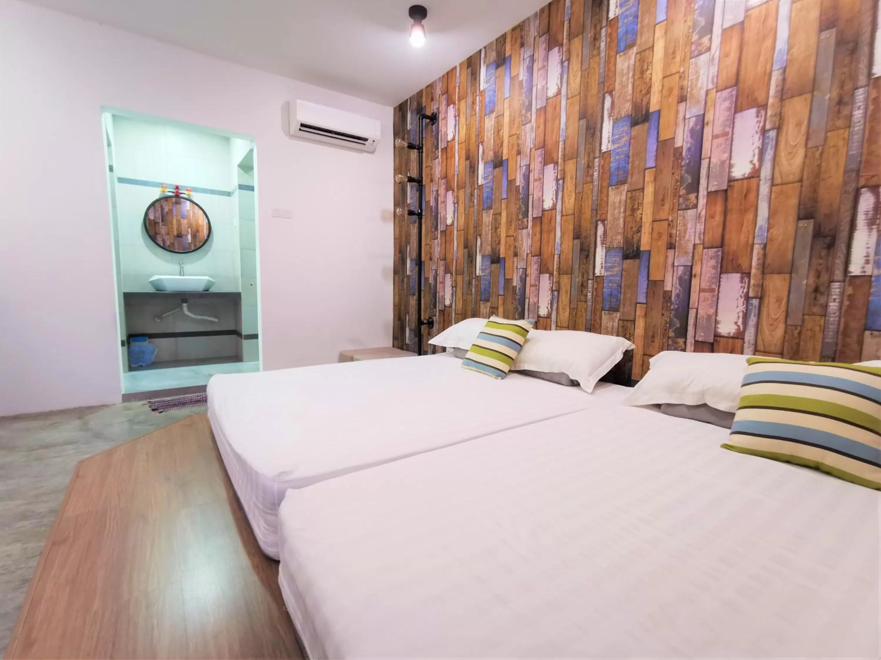 Double Room with Private Bathroom in Mwv Family Suite Room