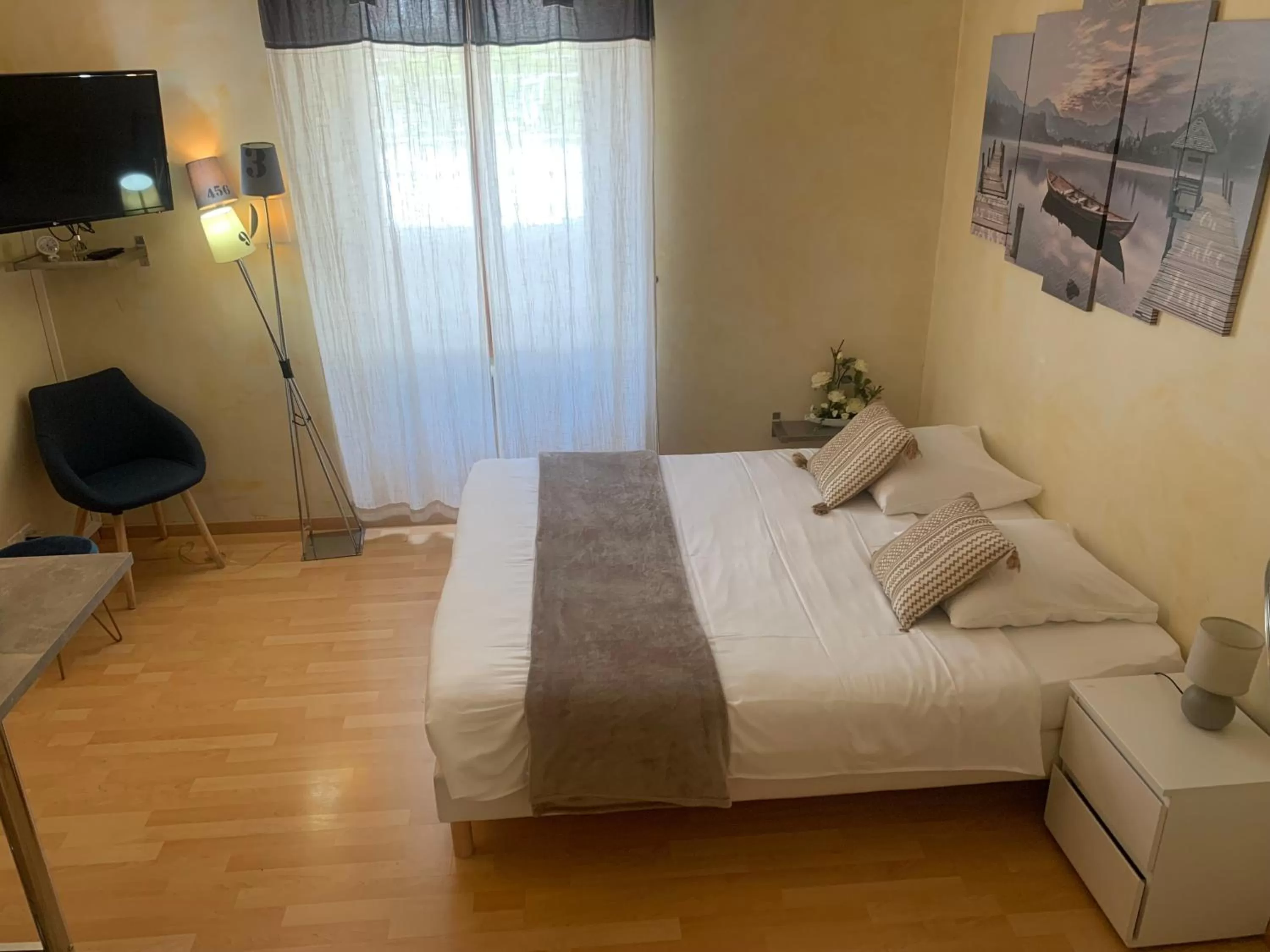 Bed in Appart'Hôtel Residence Dizerens