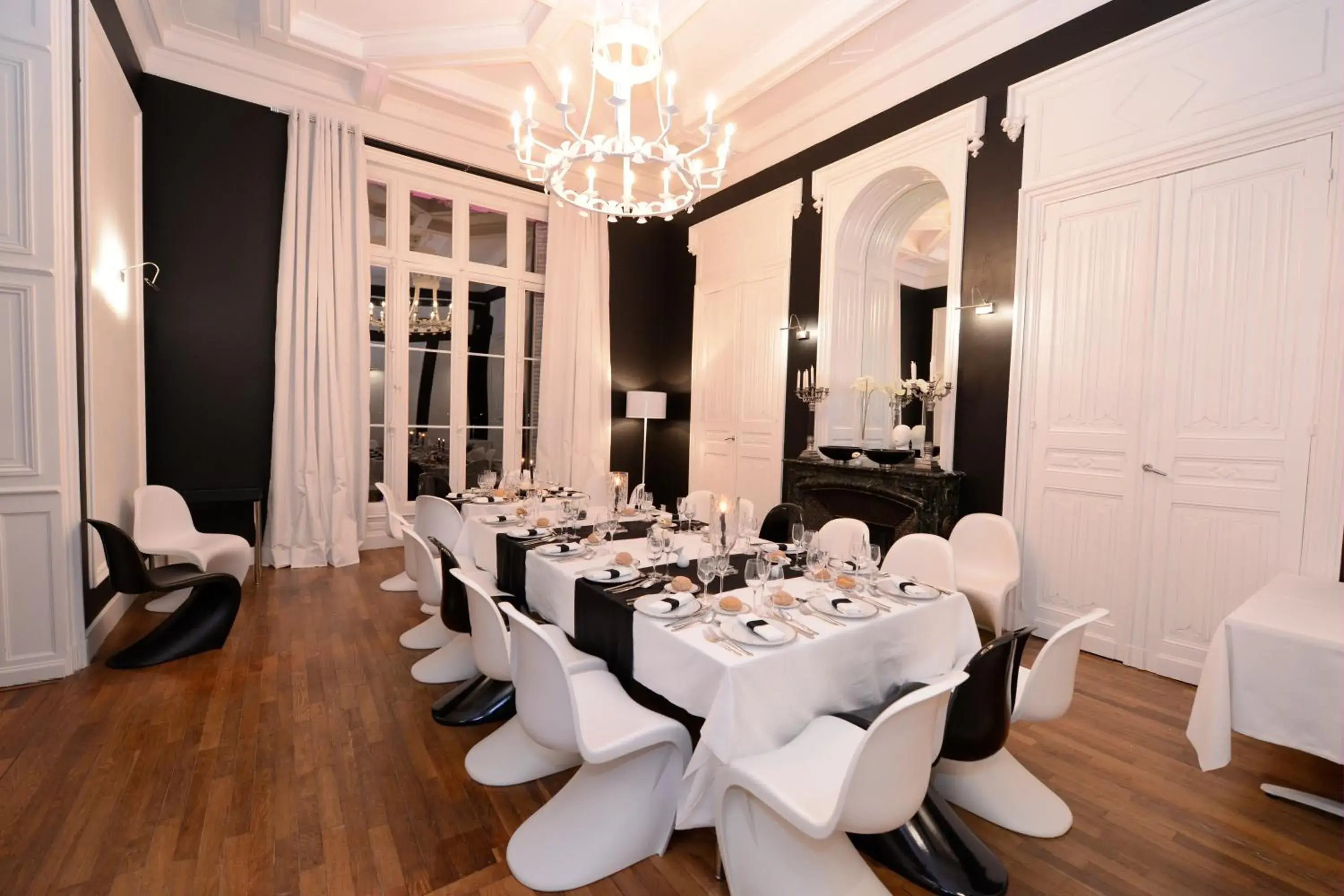 Banquet/Function facilities, Restaurant/Places to Eat in Art Hotel