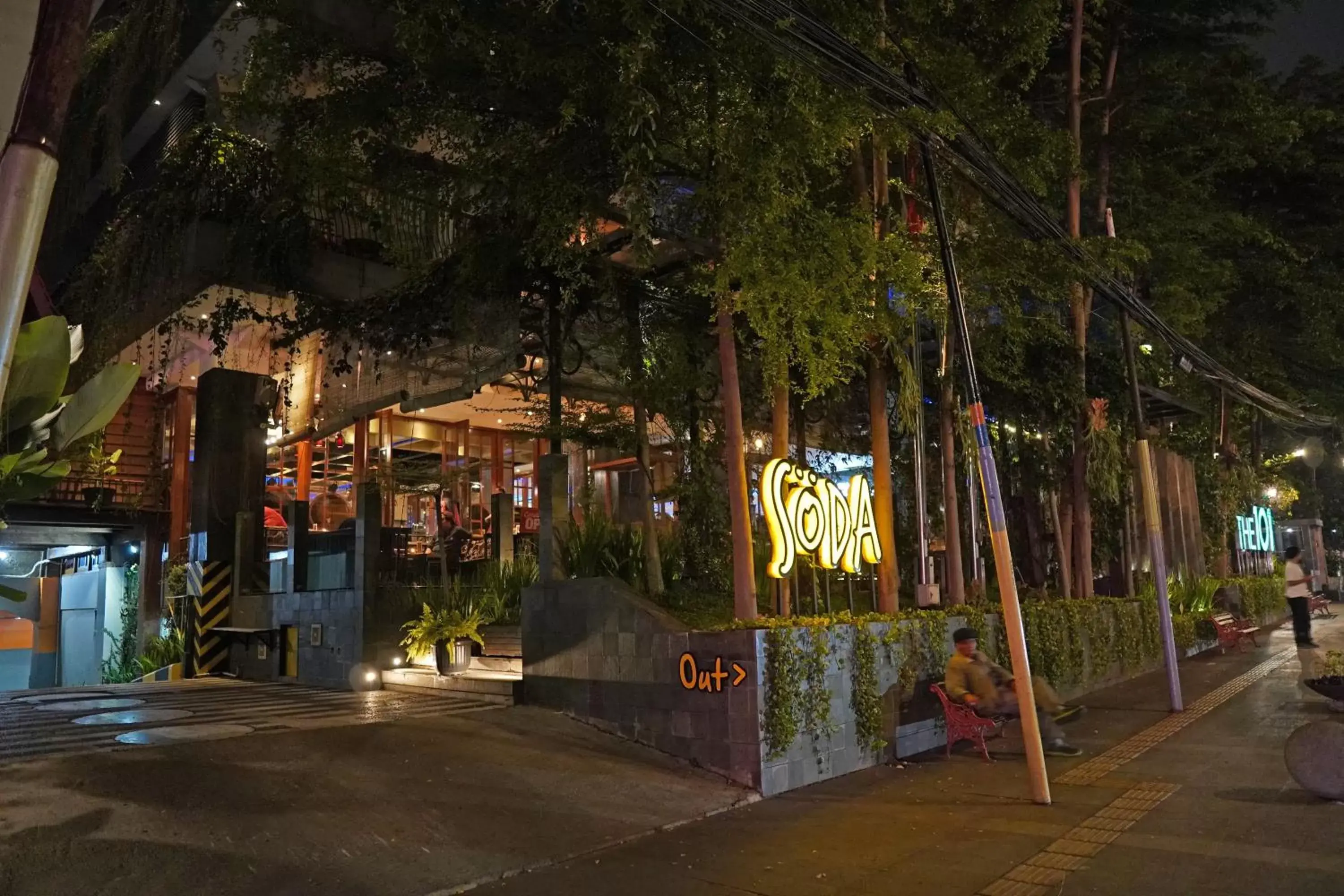 Restaurant/places to eat in THE 1O1 Bandung Dago