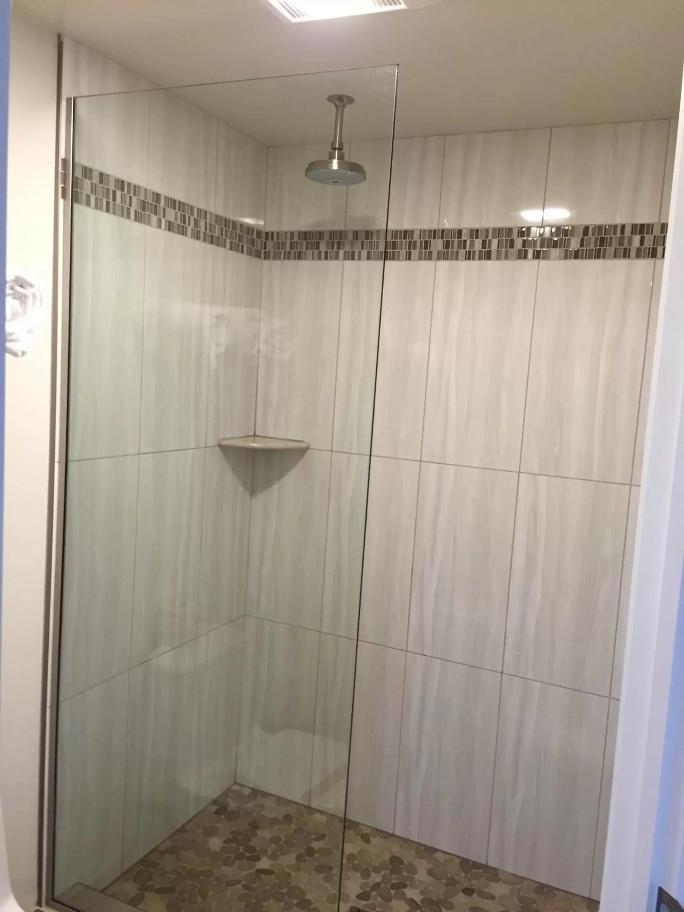 Shower, Bathroom in Greenwich Inn