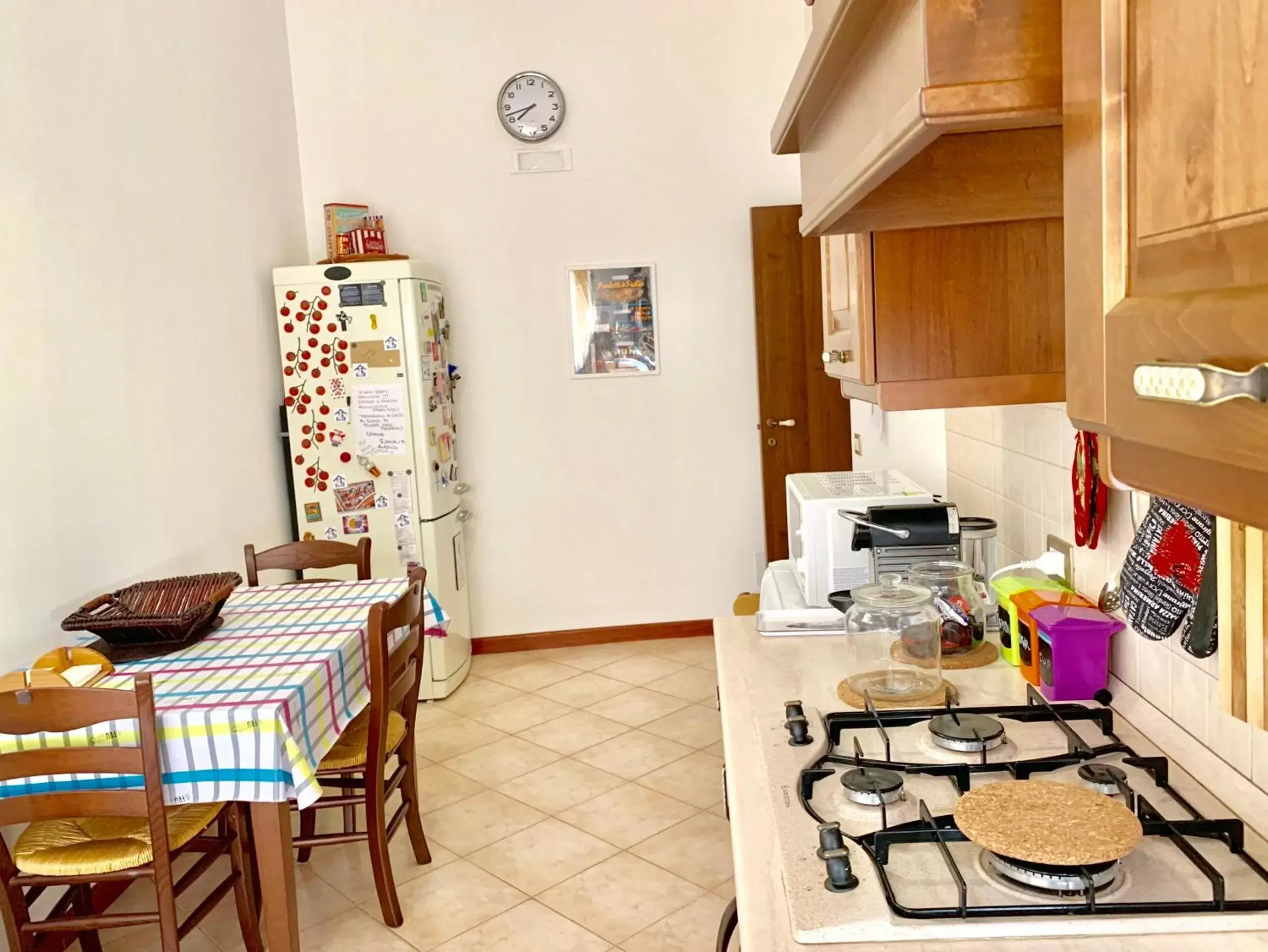 Kitchen or kitchenette, Dining Area in Scicli Albergo Diffuso