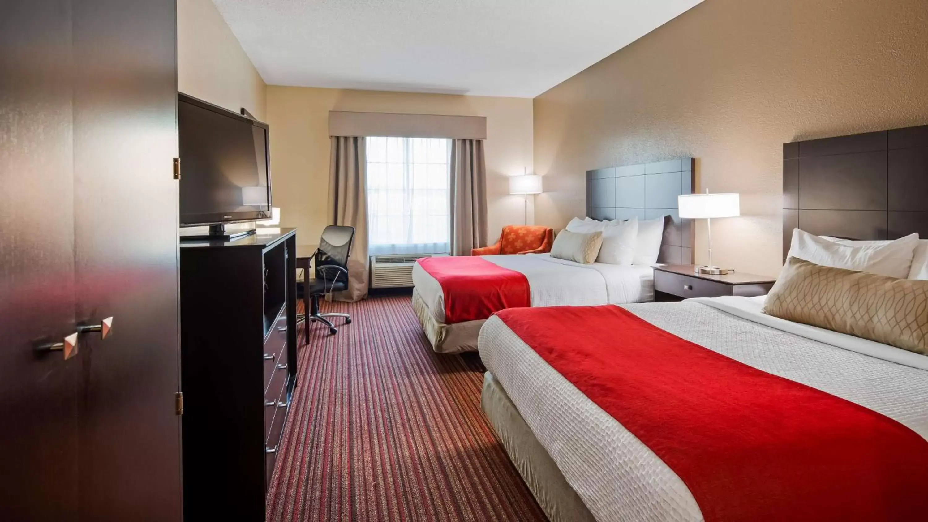 Queen Room with Two Queen Beds - Disability Access in Best Western Plus Bradbury Inn and Suites