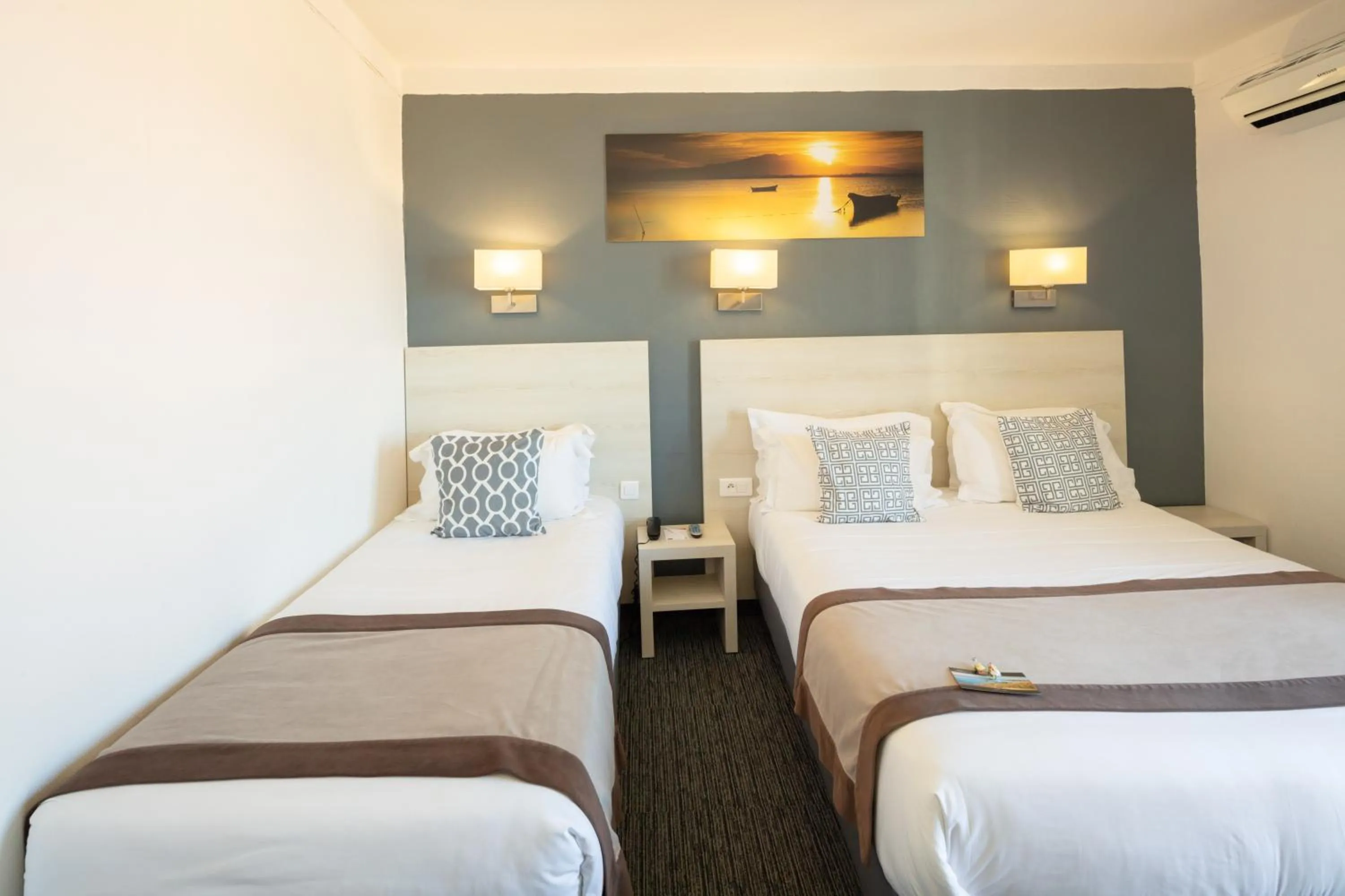 Photo of the whole room, Bed in Le Regina Hôtel et restaurant Canet-plage