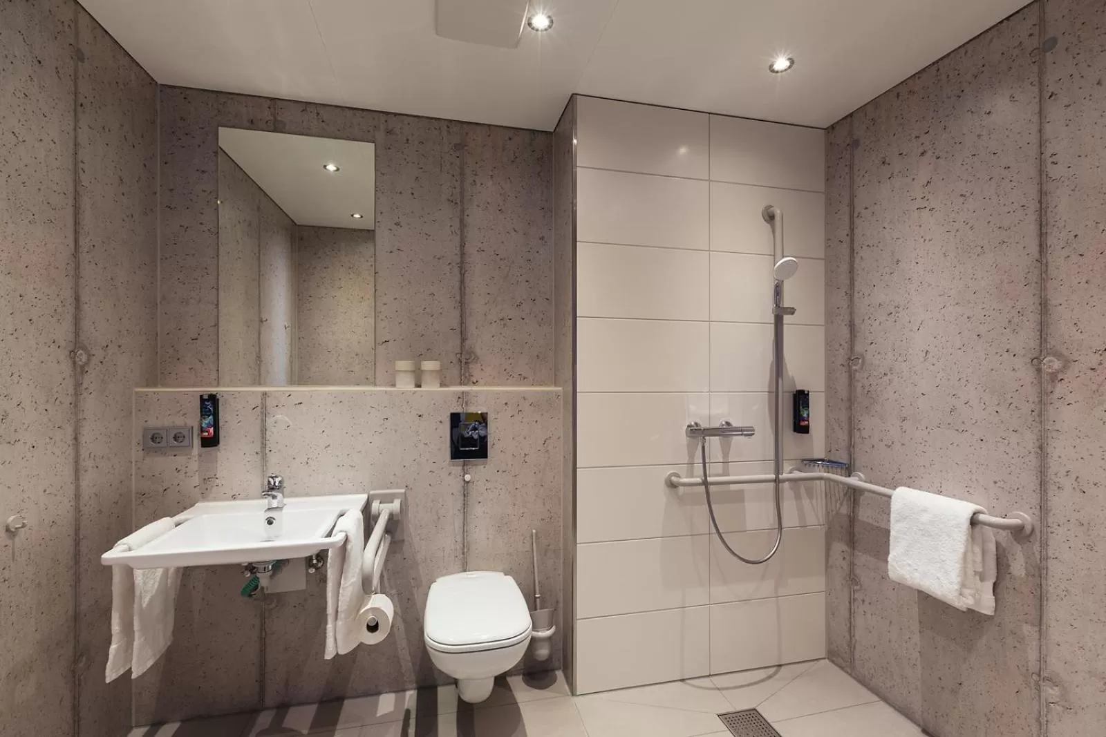 Toilet in Holiday Inn - the niu, Form Stuttgart Feuerbach by IHG