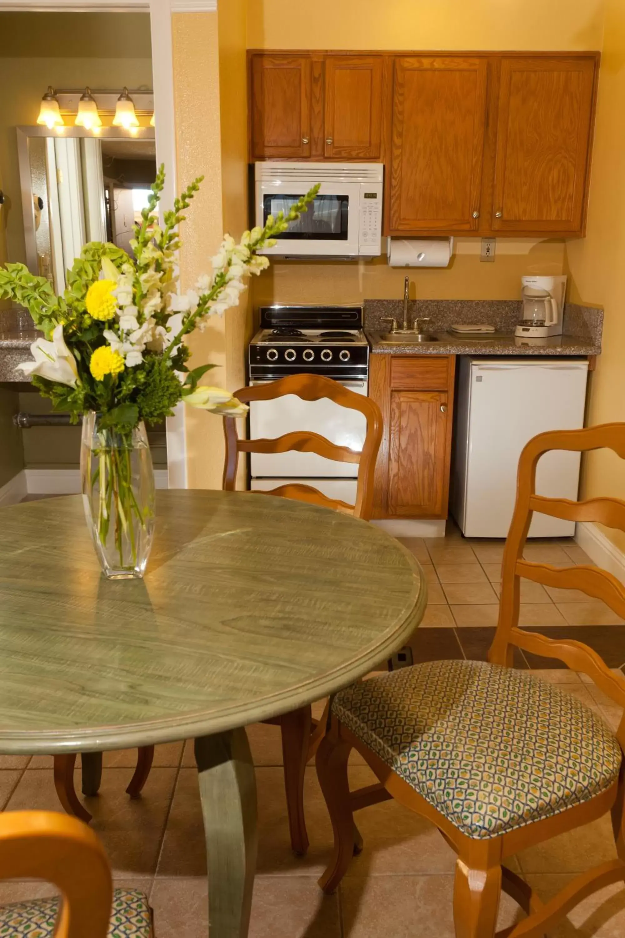 Kitchen or kitchenette, Kitchen/Kitchenette in Legacy Vacation Resorts - Reno