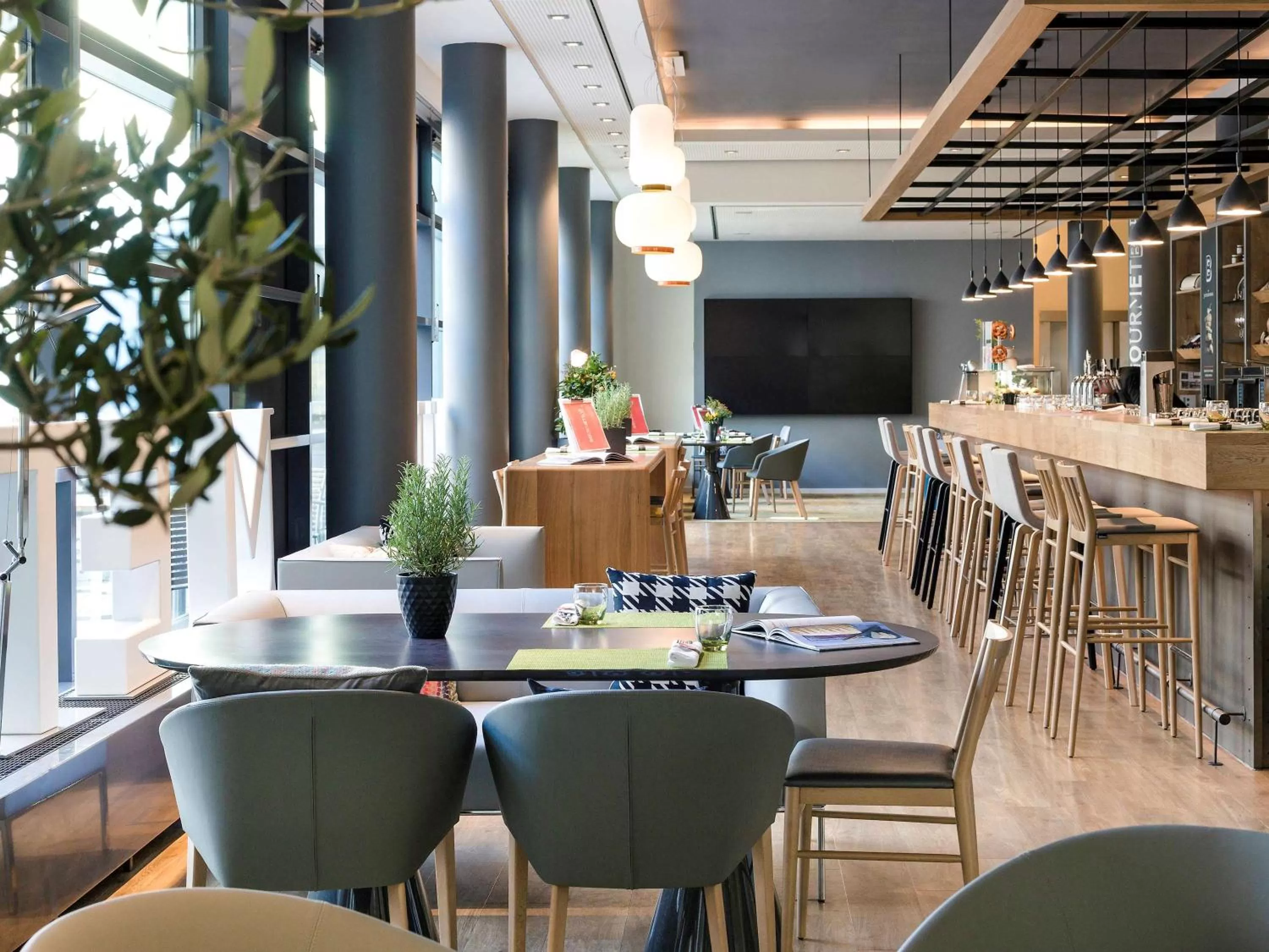 Restaurant/places to eat in Novotel München City