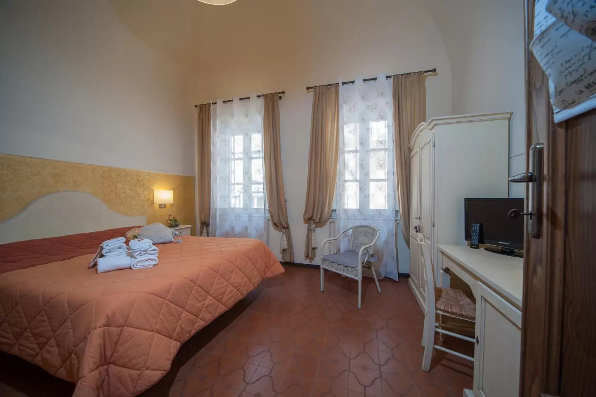 Photo of the whole room in Albergo Etruria