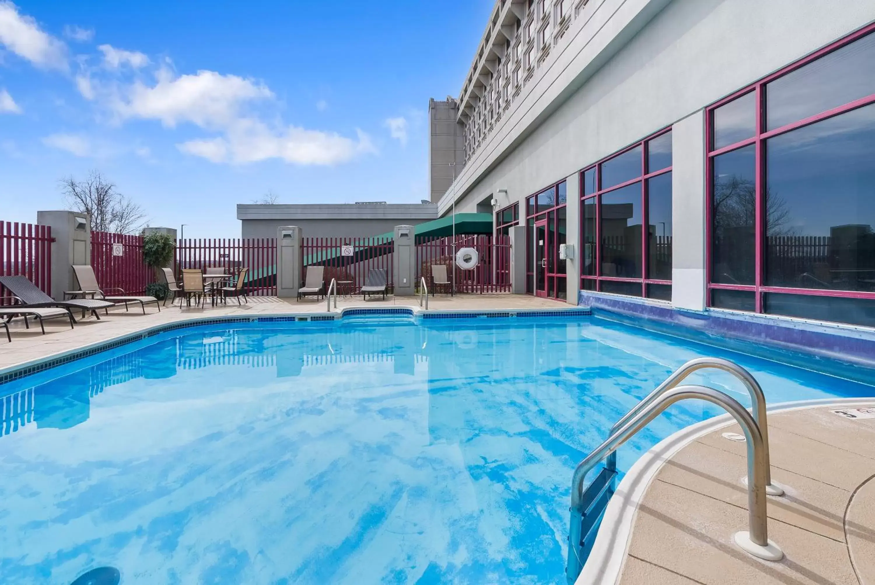 Swimming Pool in Thousand Hills Resort Hotel