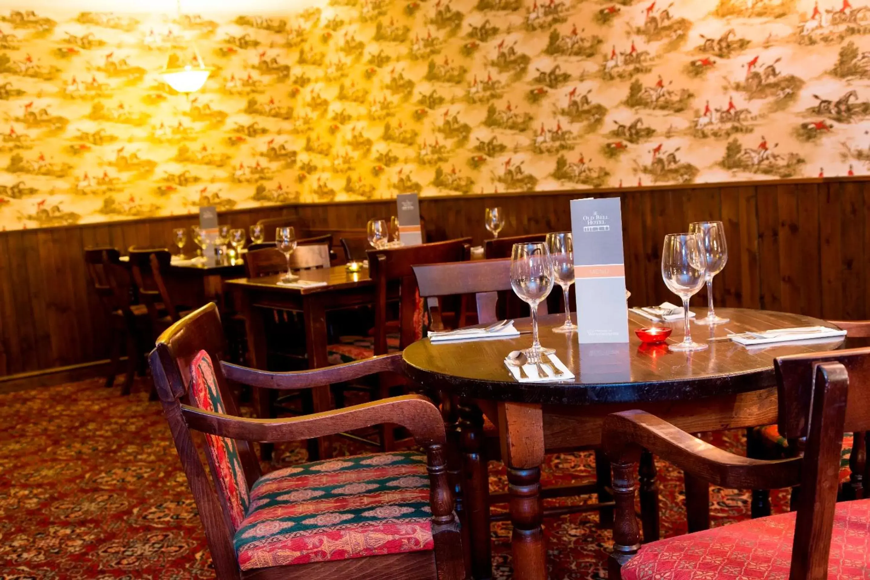 Restaurant/Places to Eat in The Old Bell - Warminster