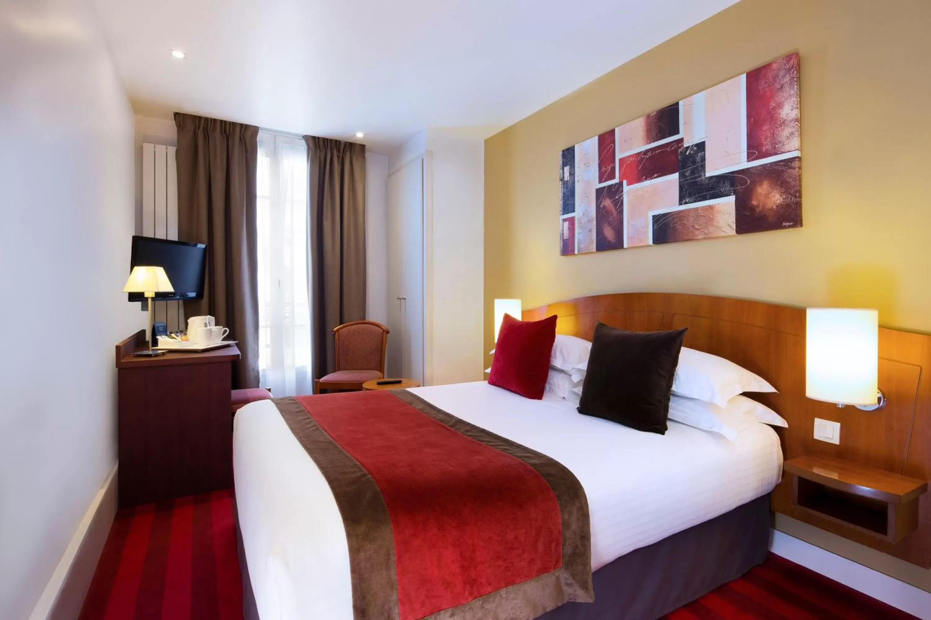 Photo of the whole room, Bed in Europe Hotel Paris Eiffel Photo of the whole room, Bed in Europe Hotel Paris Eiffel