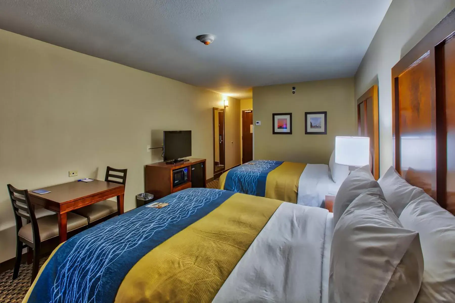 Queen Room with Two Queen Beds - Non-Smoking in Comfort Inn Edwardsville - St. Louis